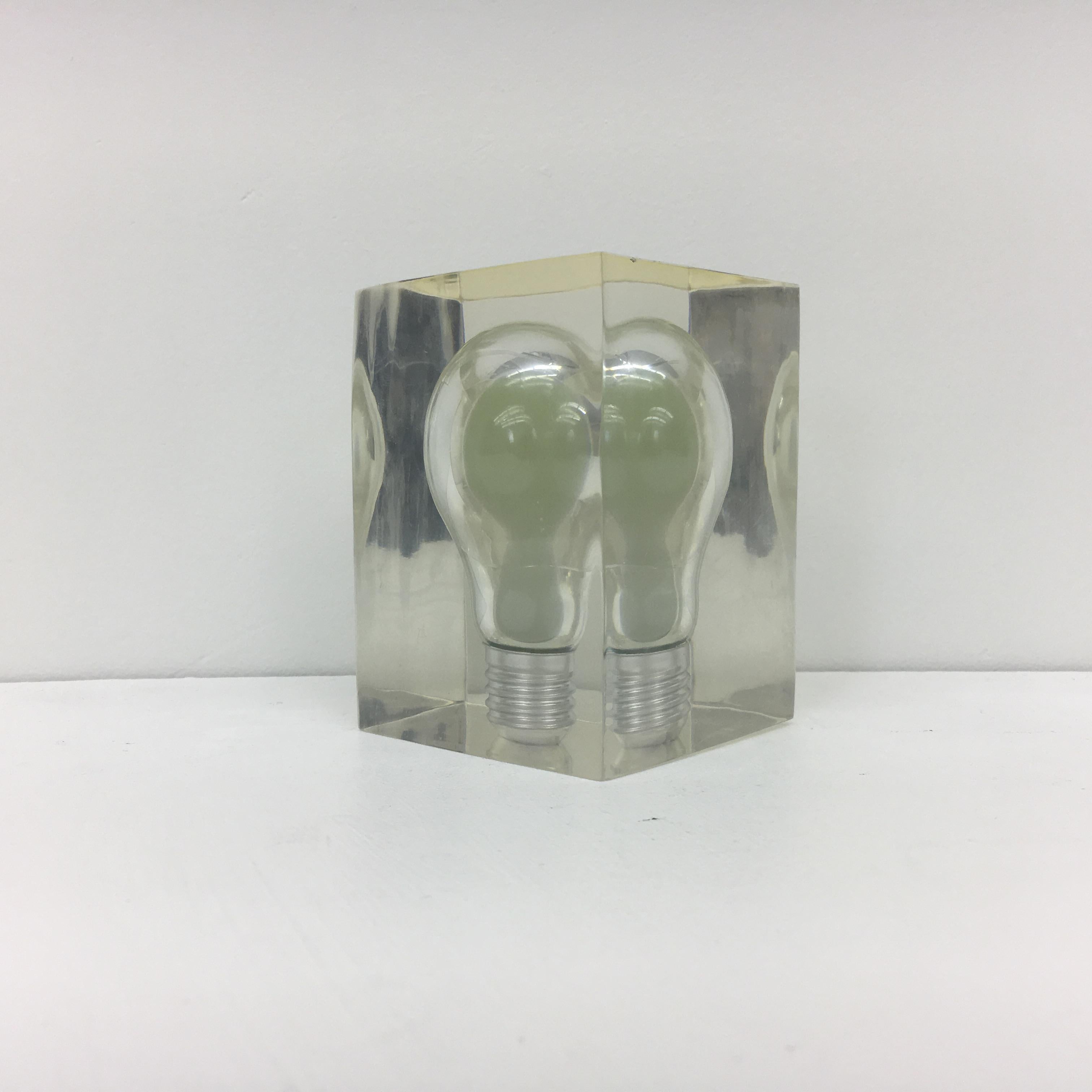 Rare presse-papier Pierre Giraudon Pop Art Lucite sculpture 1970's Bon état - En vente à Delft, NL