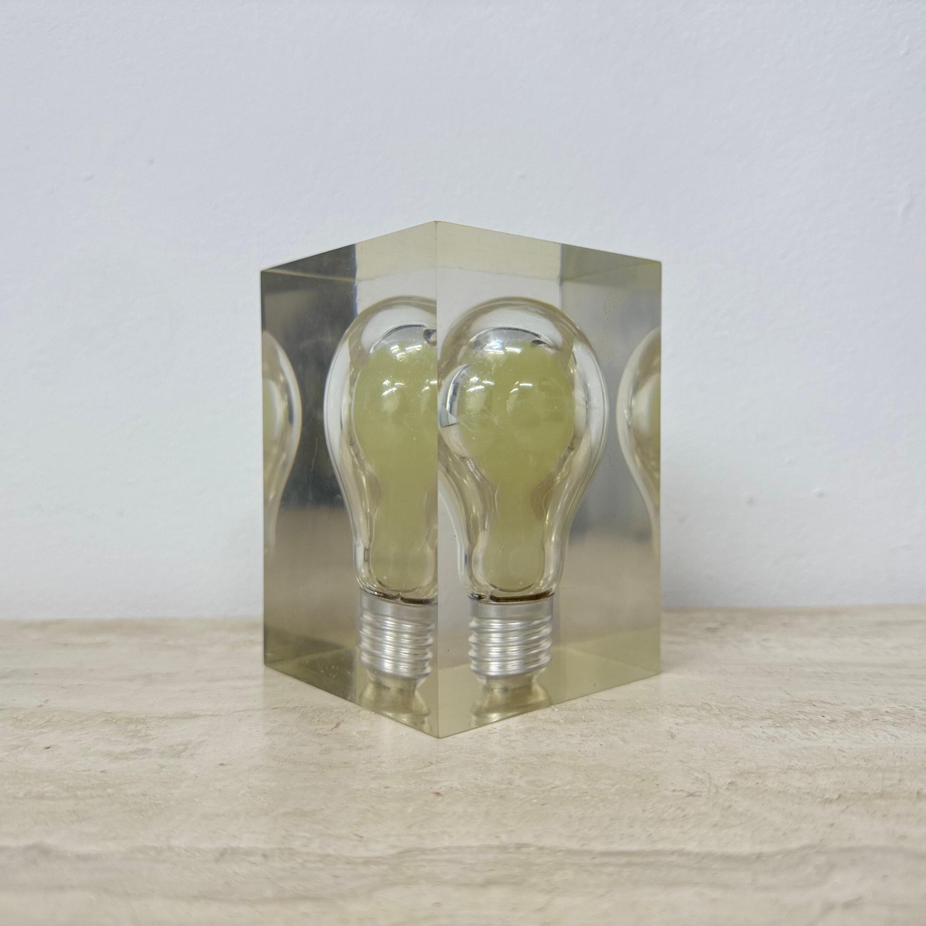 Seltene Pierre Giraudon Briefbeschwerer Pop Art Lucite Skulptur 1970er Jahre Glow in the Dar im Angebot 4