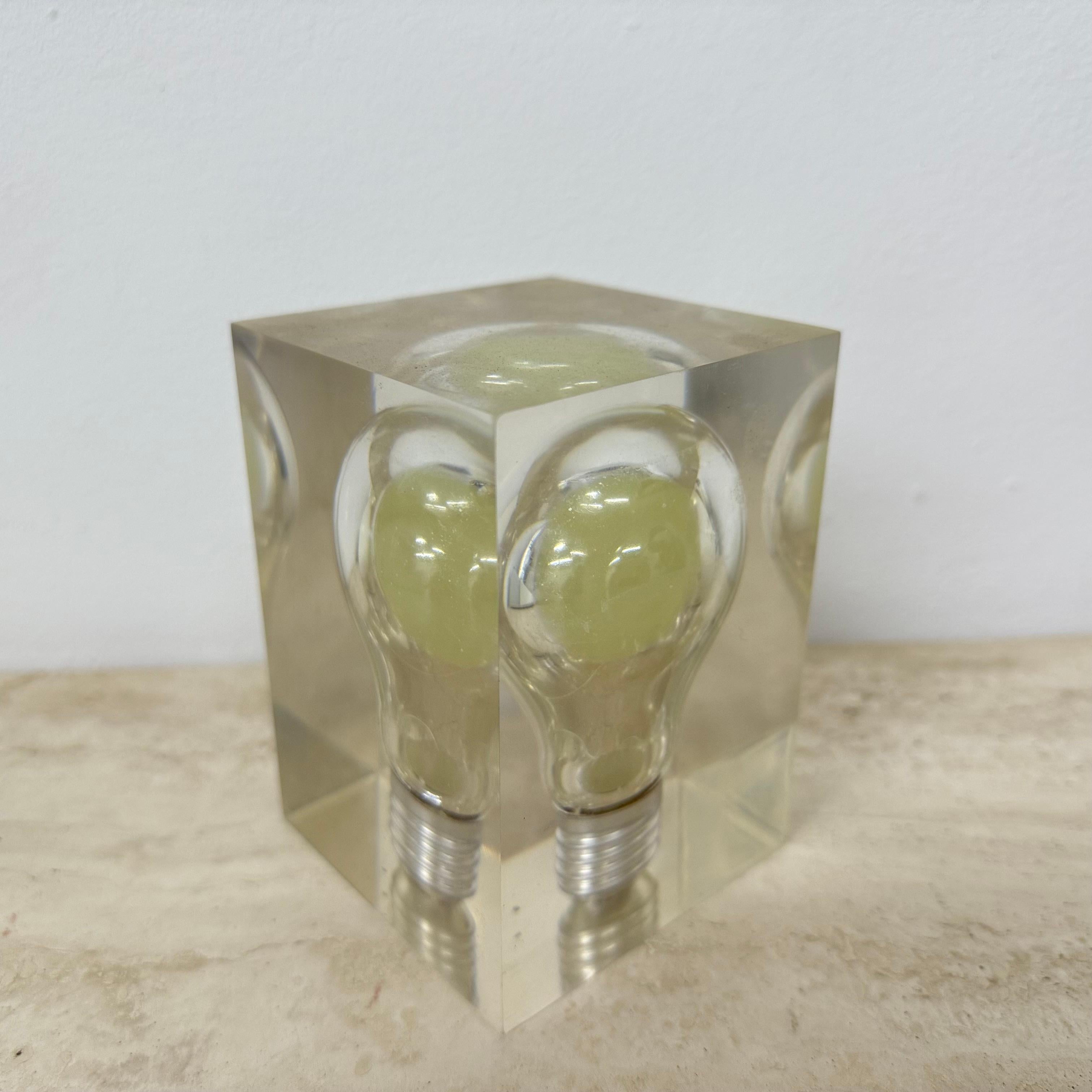 Seltene Pierre Giraudon Briefbeschwerer Pop Art Lucite Skulptur 1970er Jahre Glow in the Dar im Angebot 5