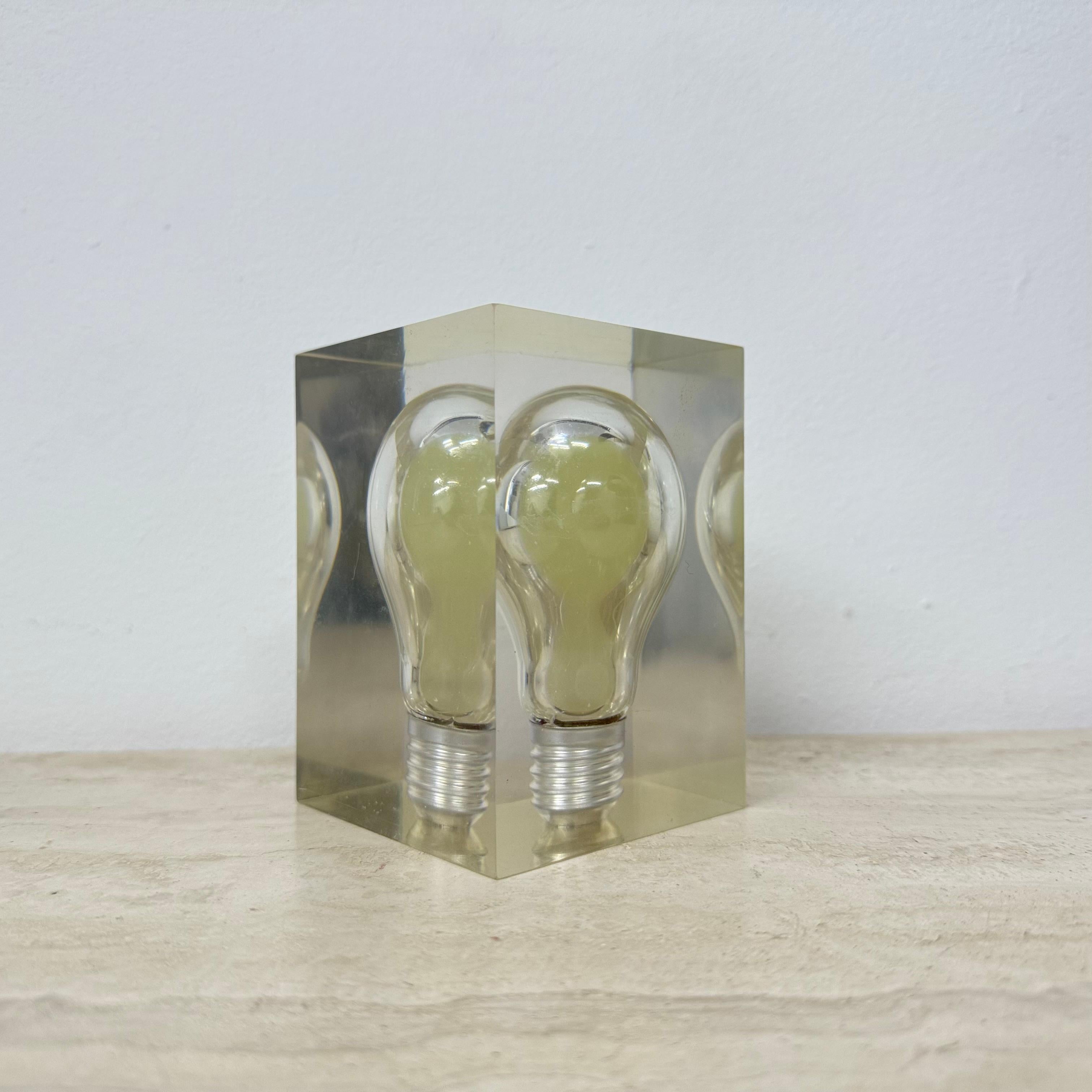 Seltene Pierre Giraudon Briefbeschwerer Pop Art Lucite Skulptur 1970er Jahre Glow in the Dar im Angebot 6