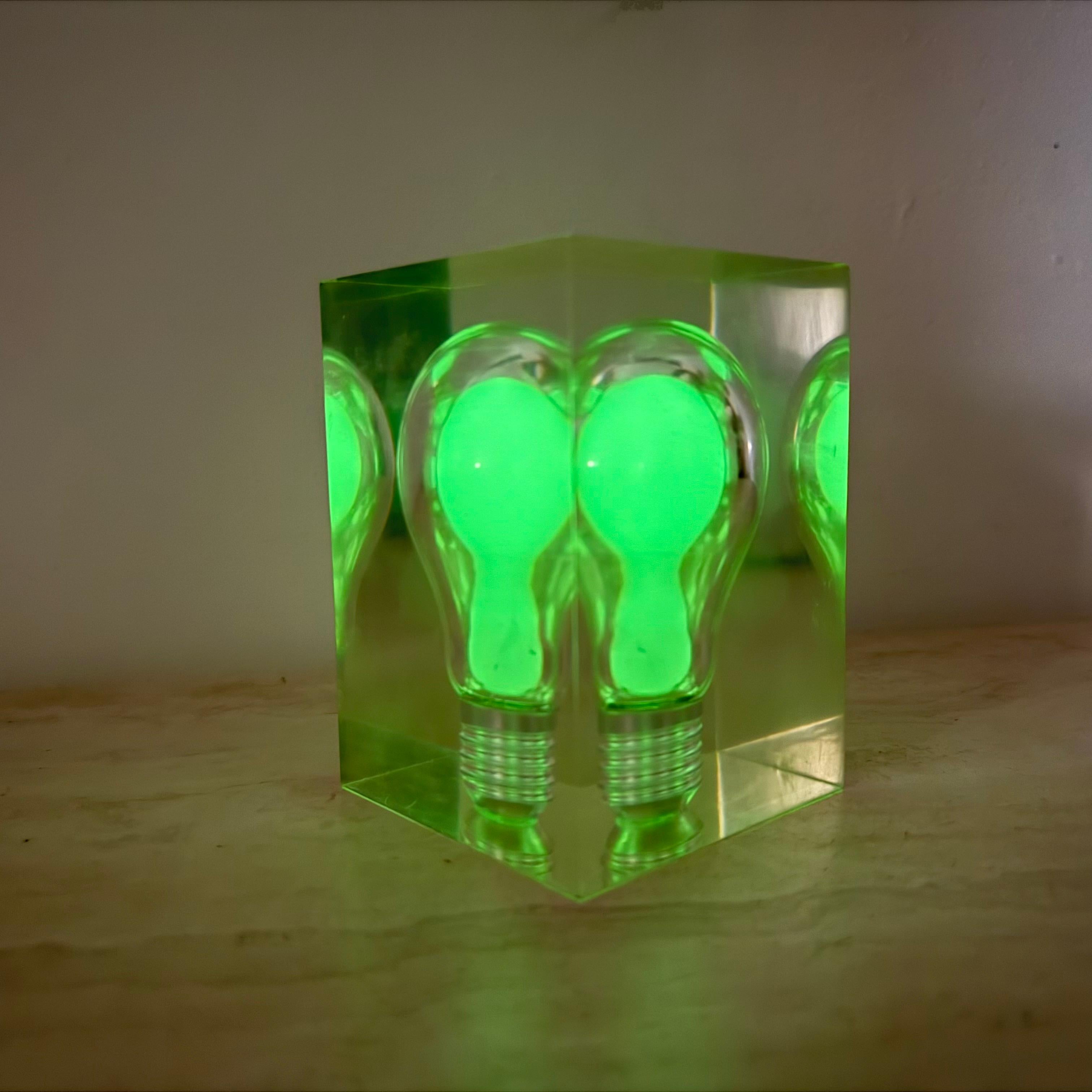 Seltene Pierre Giraudon Briefbeschwerer Pop Art Lucite Skulptur 1970er Jahre Glow in the Dar im Angebot 11