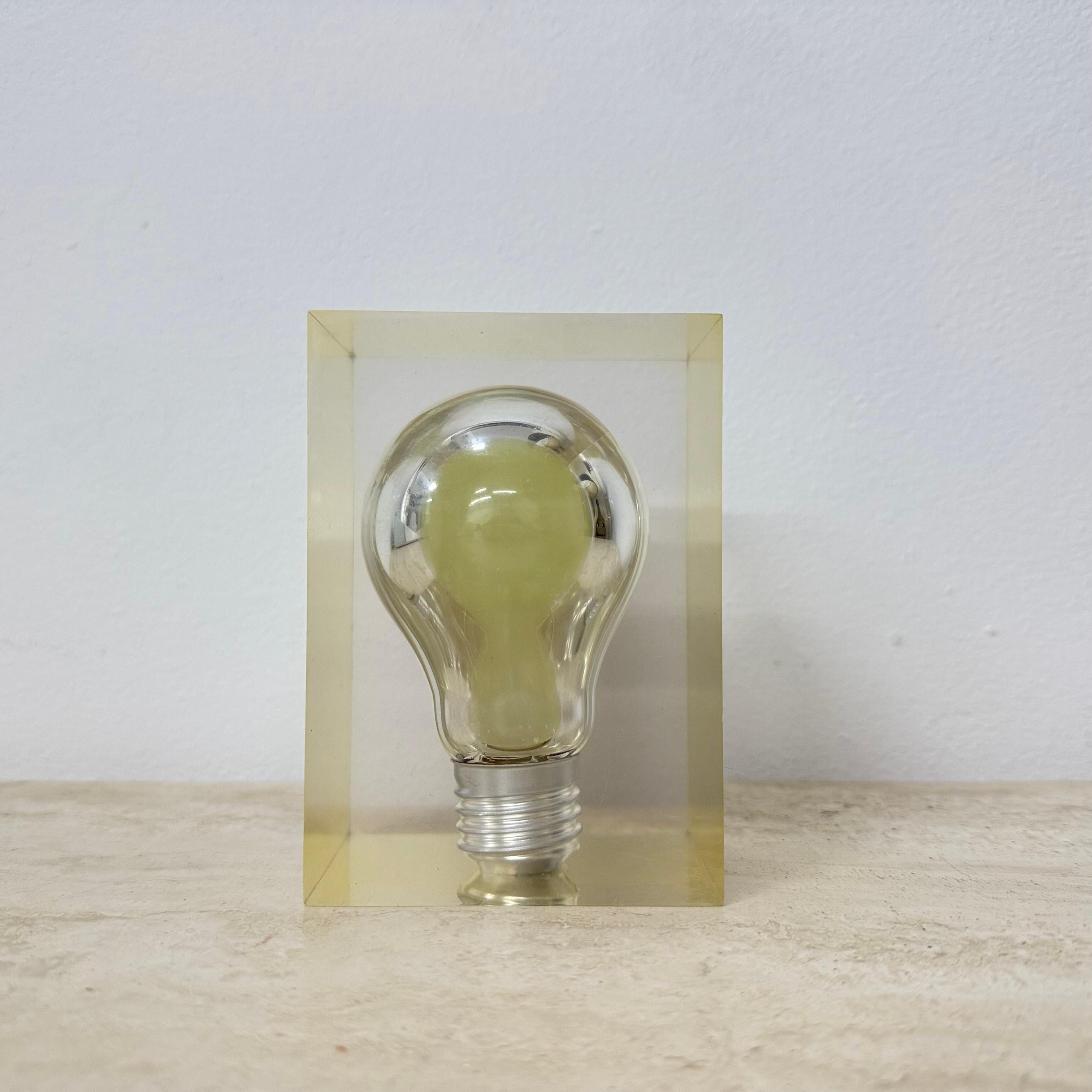 Seltene Pierre Giraudon Briefbeschwerer Pop Art Lucite Skulptur 1970er Jahre Glow in the Dark