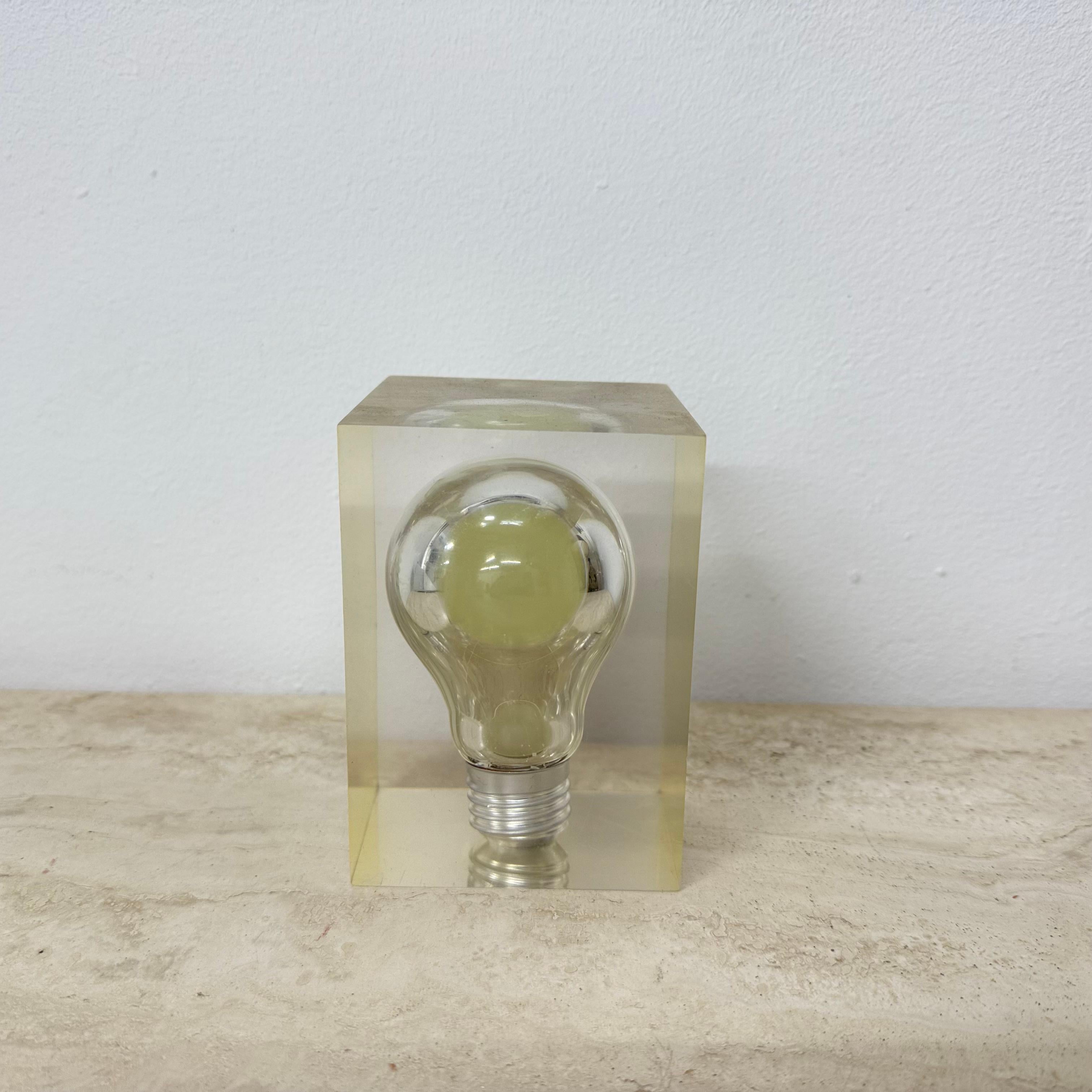 Seltene Pierre Giraudon Briefbeschwerer Pop Art Lucite Skulptur 1970er Jahre Glow in the Dar (Französisch) im Angebot