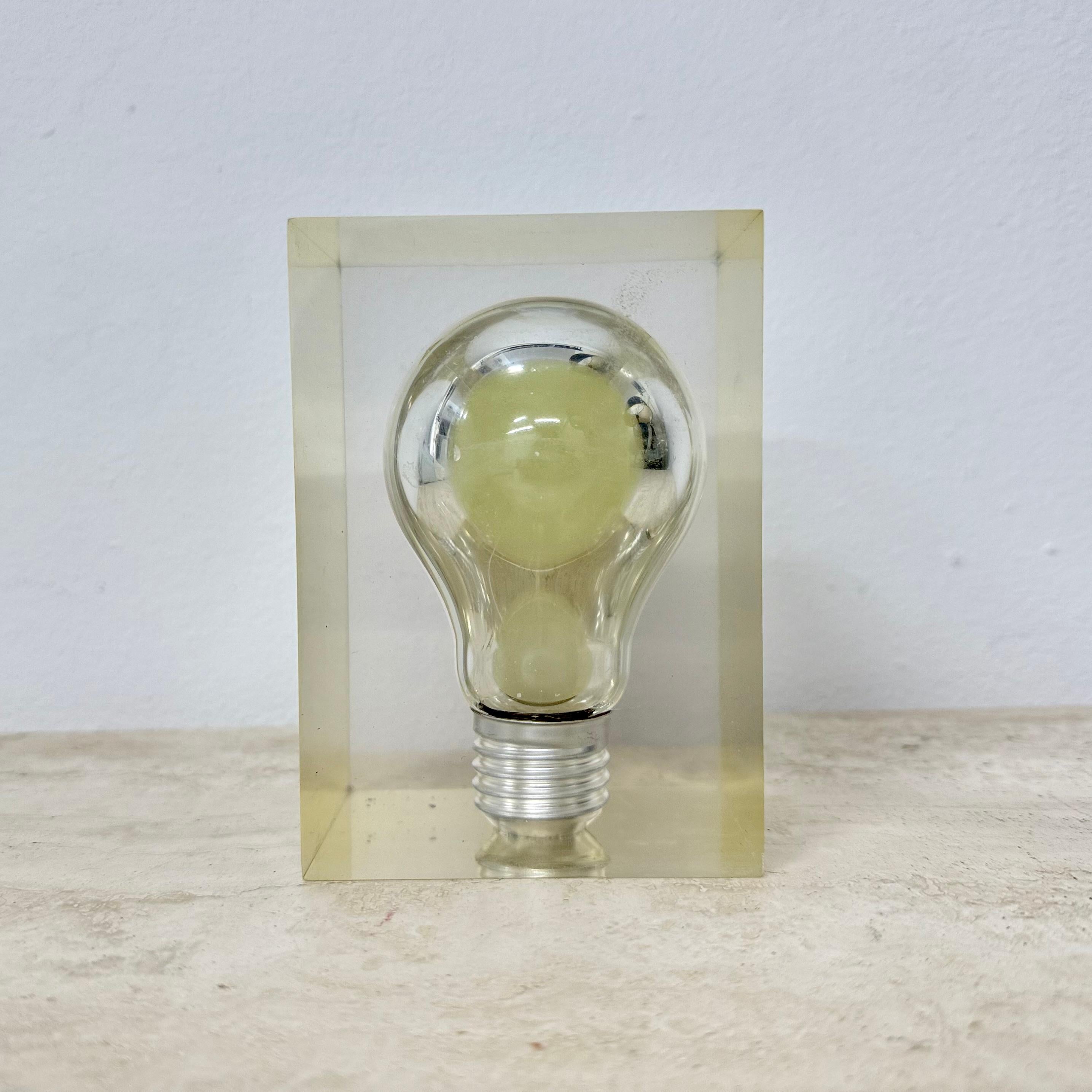 Seltene Pierre Giraudon Briefbeschwerer Pop Art Lucite Skulptur 1970er Jahre Glow in the Dar im Angebot 1