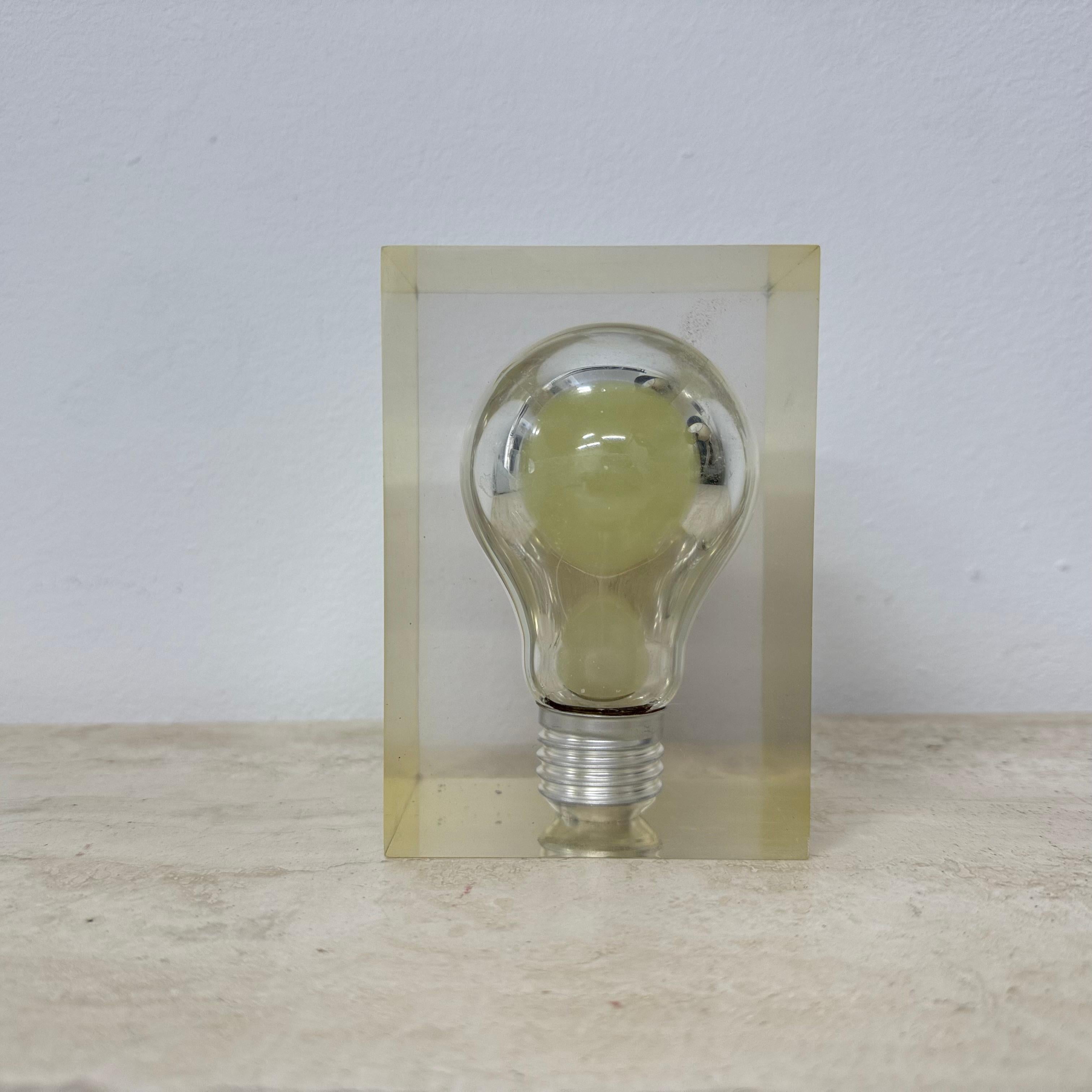 Seltene Pierre Giraudon Briefbeschwerer Pop Art Lucite Skulptur 1970er Jahre Glow in the Dar im Angebot 2
