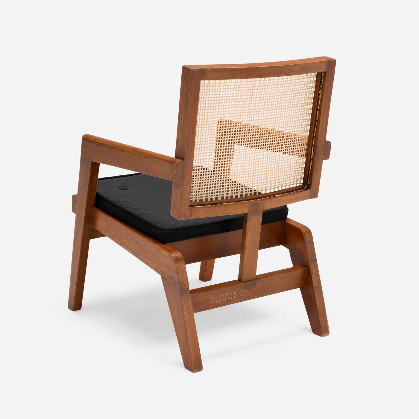 Seltener Pierre Jeanneret Loungesessel aus Chandigarh, Authentischer Mid-Century-Modern-Sessel (Indisch) im Angebot