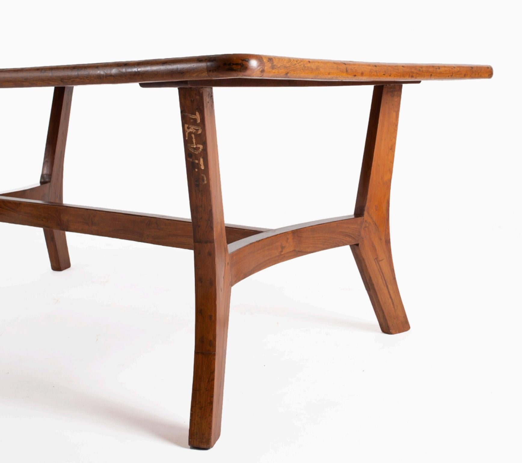 Rare table Musée de Pierre Jeanneret Bon état - En vente à New York, NY
