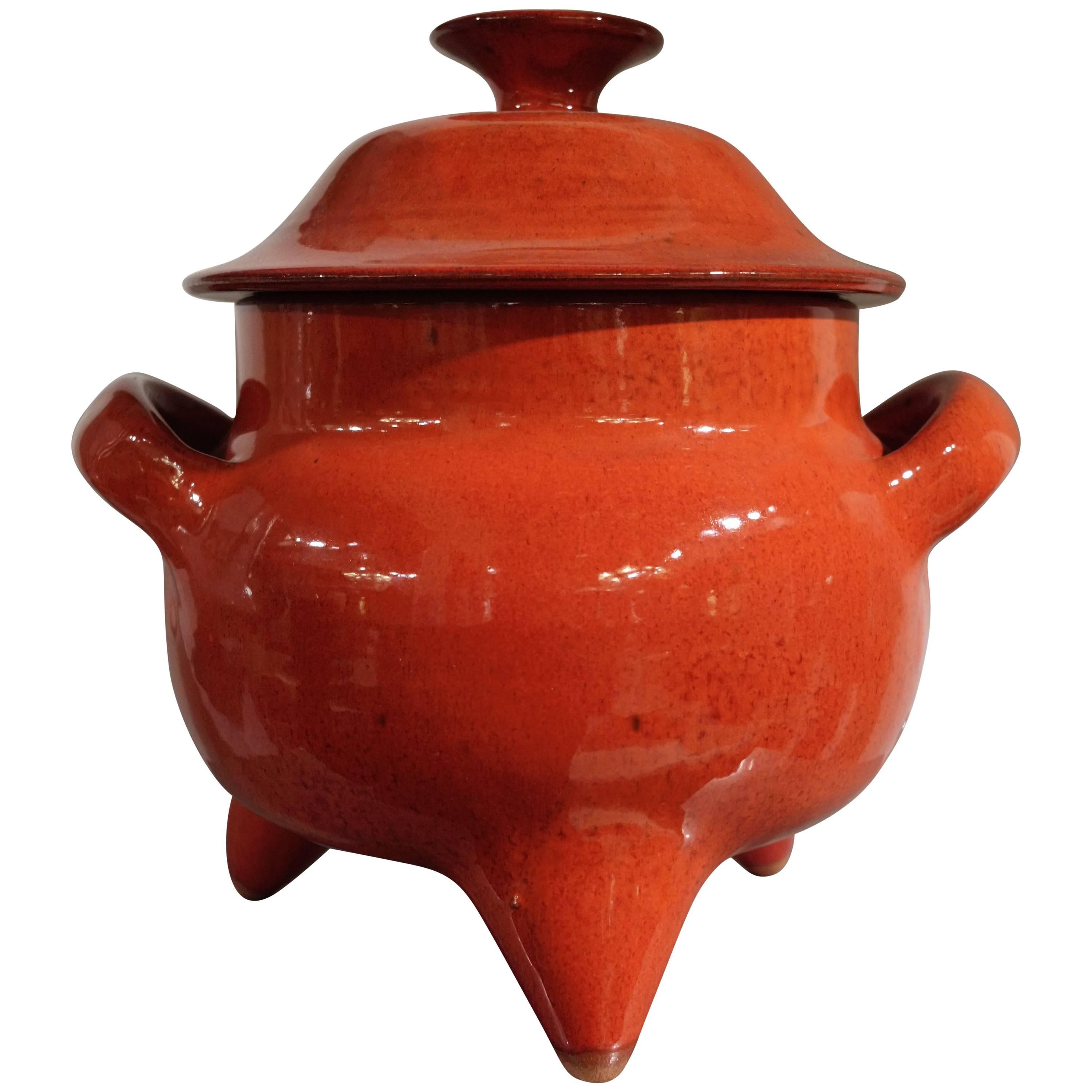 Rare soupière tripode rouge Pierre Rinaudo en céramique émaillée, Vallauris, vers 1950
