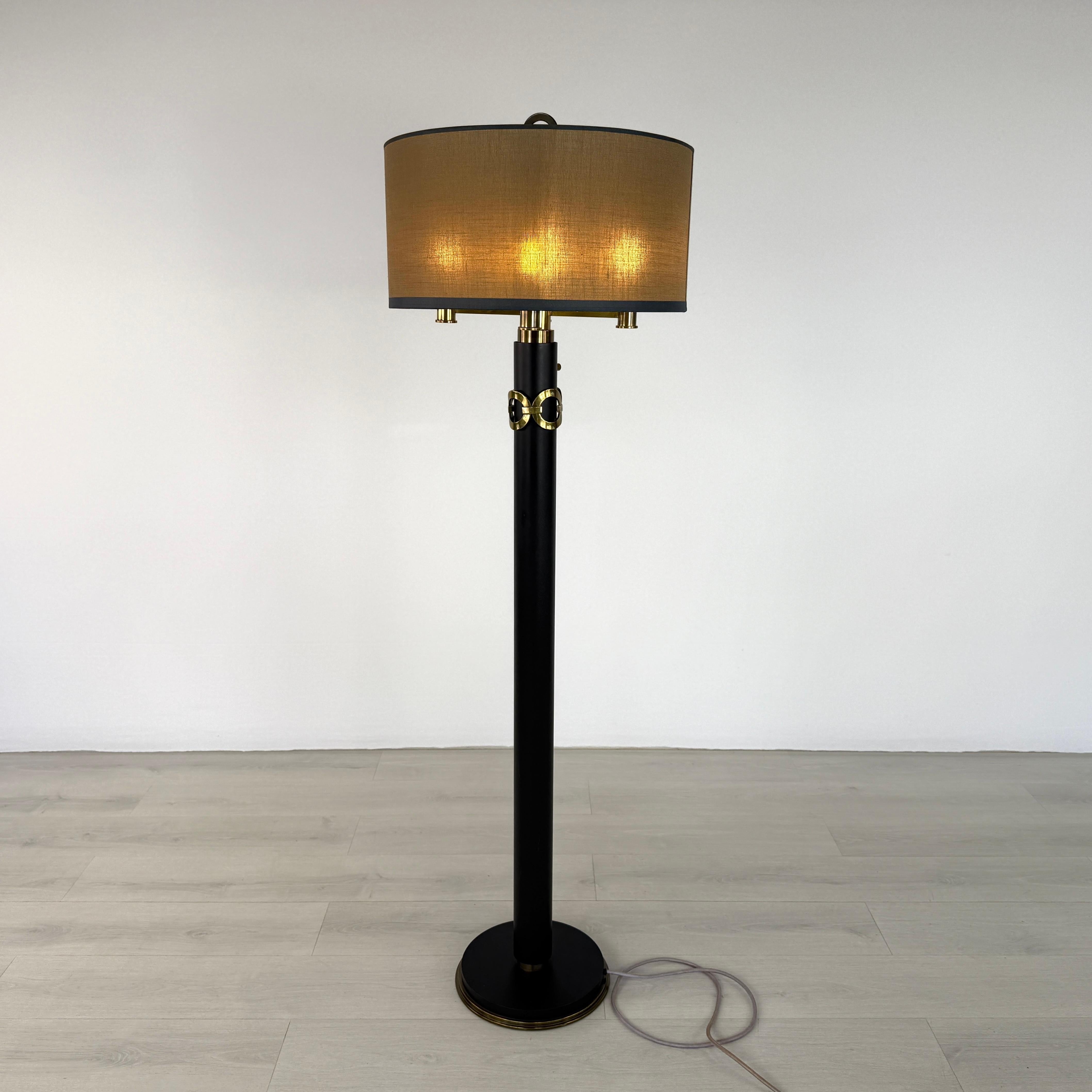 Dimensiones: Alto 63,3