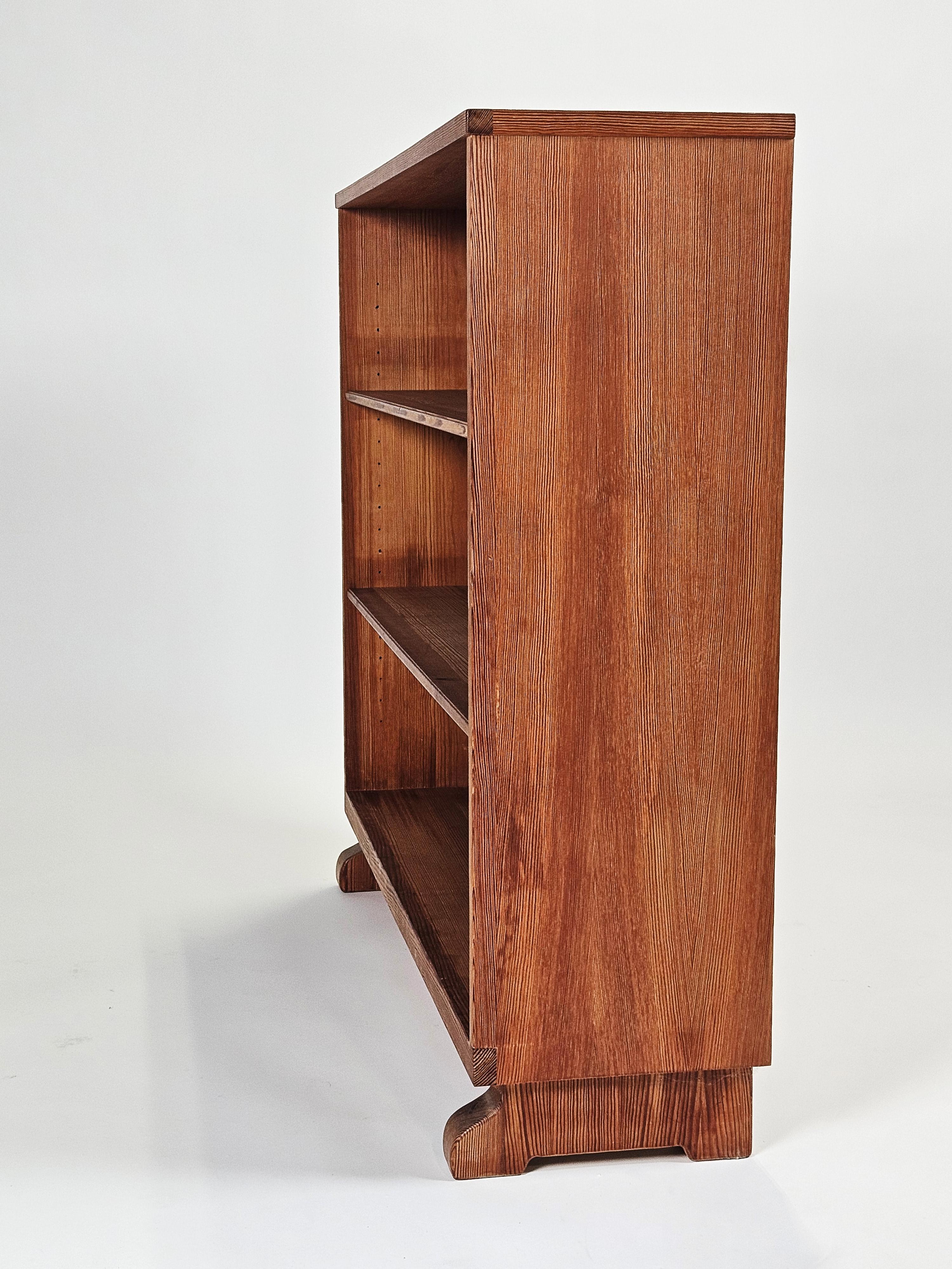 Rare pine bookcase by Carl Malmsten, Sweden, 1950s For Sale 1