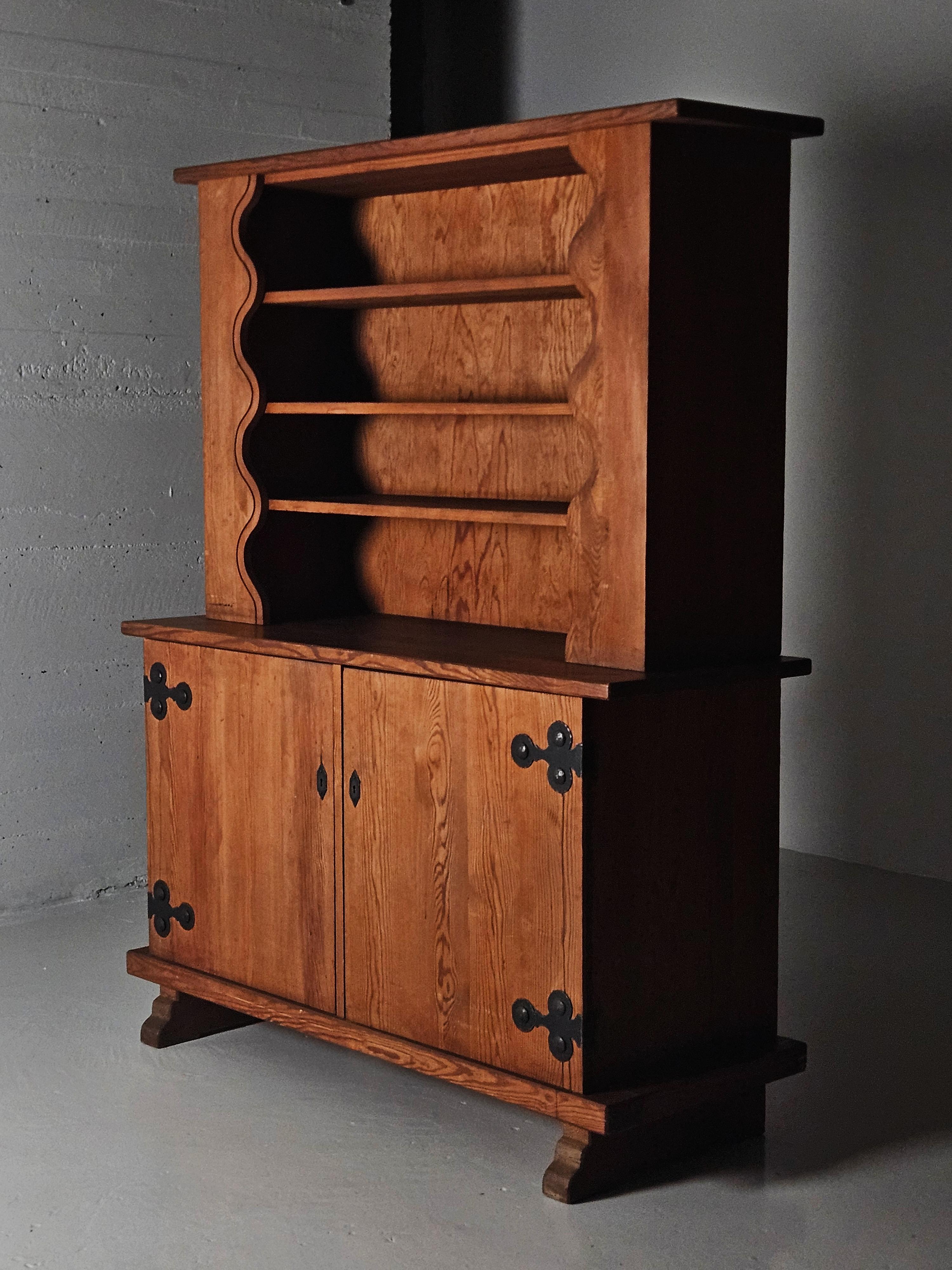 Raro armario de pino de Otto Dahlin, Suecia, años 40 Escandinavo moderno en venta