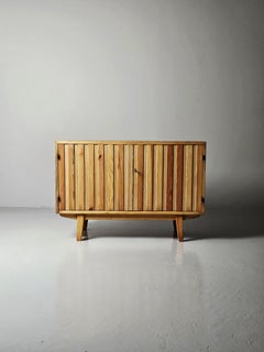 Seltenes Sideboard aus Kiefernholz von Göran Malmvall für Svensk Fur, Schweden, 1940er Jahre