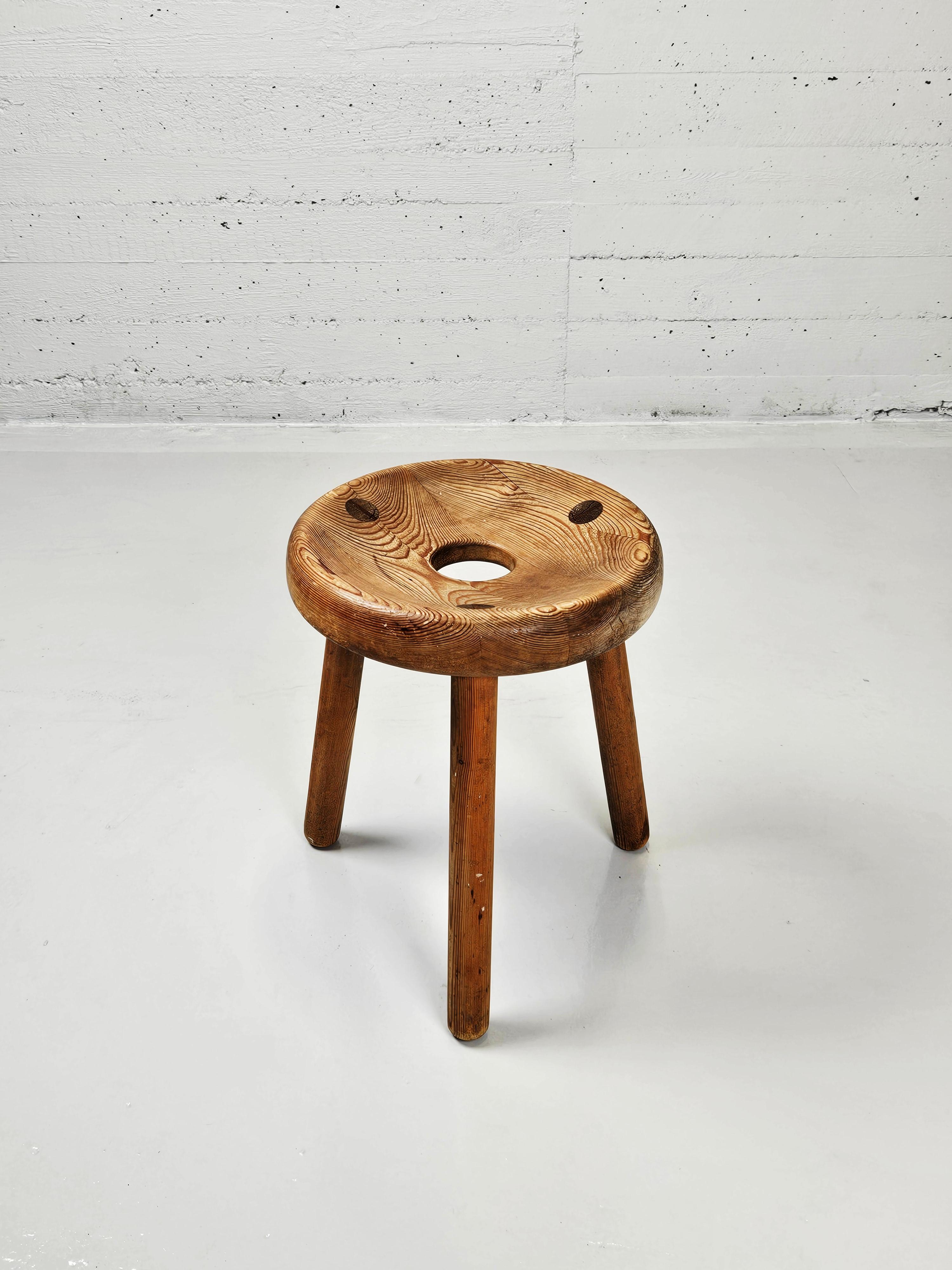 Rare stool designed by Bertel Gardberg for Villa Joukhi, Finland, during the 1950s. 

Beautiful patina. 