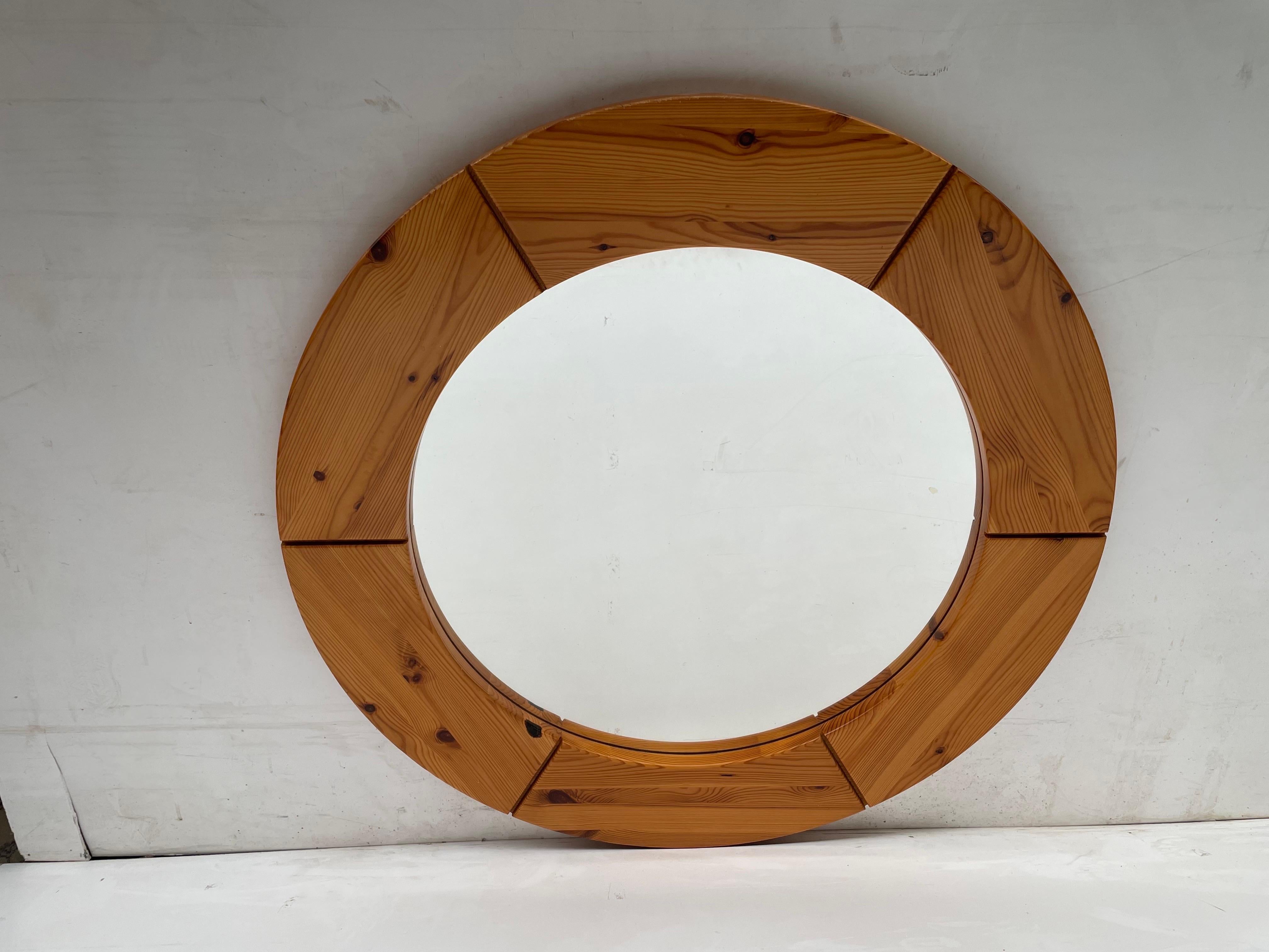 Suédois Rare miroir mural en pin de Glasmäster Markaryd, Suède, années 1960 en vente