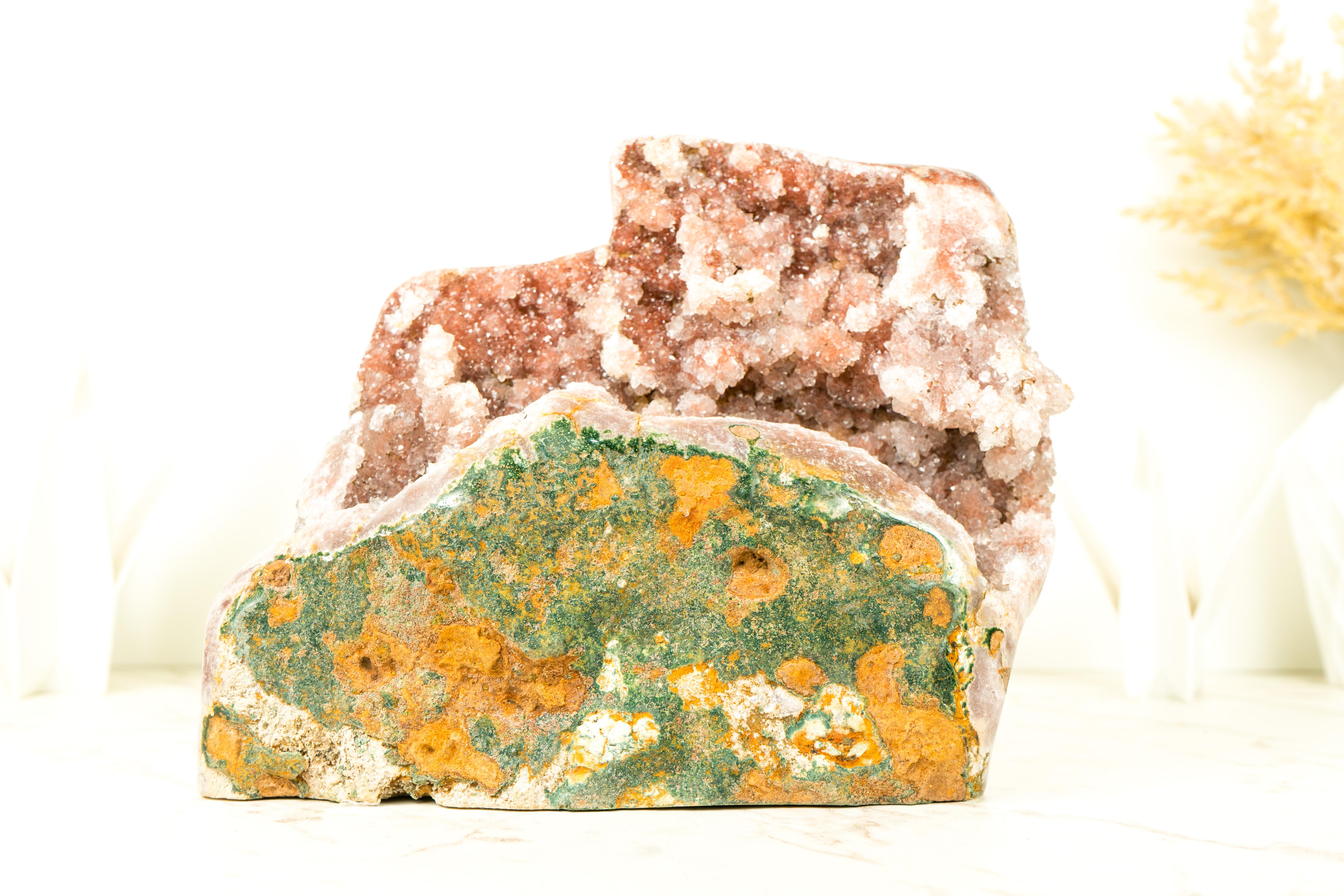 Rara Geoda de Amatista Rosa con Drusa de Amatista Roja y Jaspe Verde Siglo XXI y contemporáneo en venta