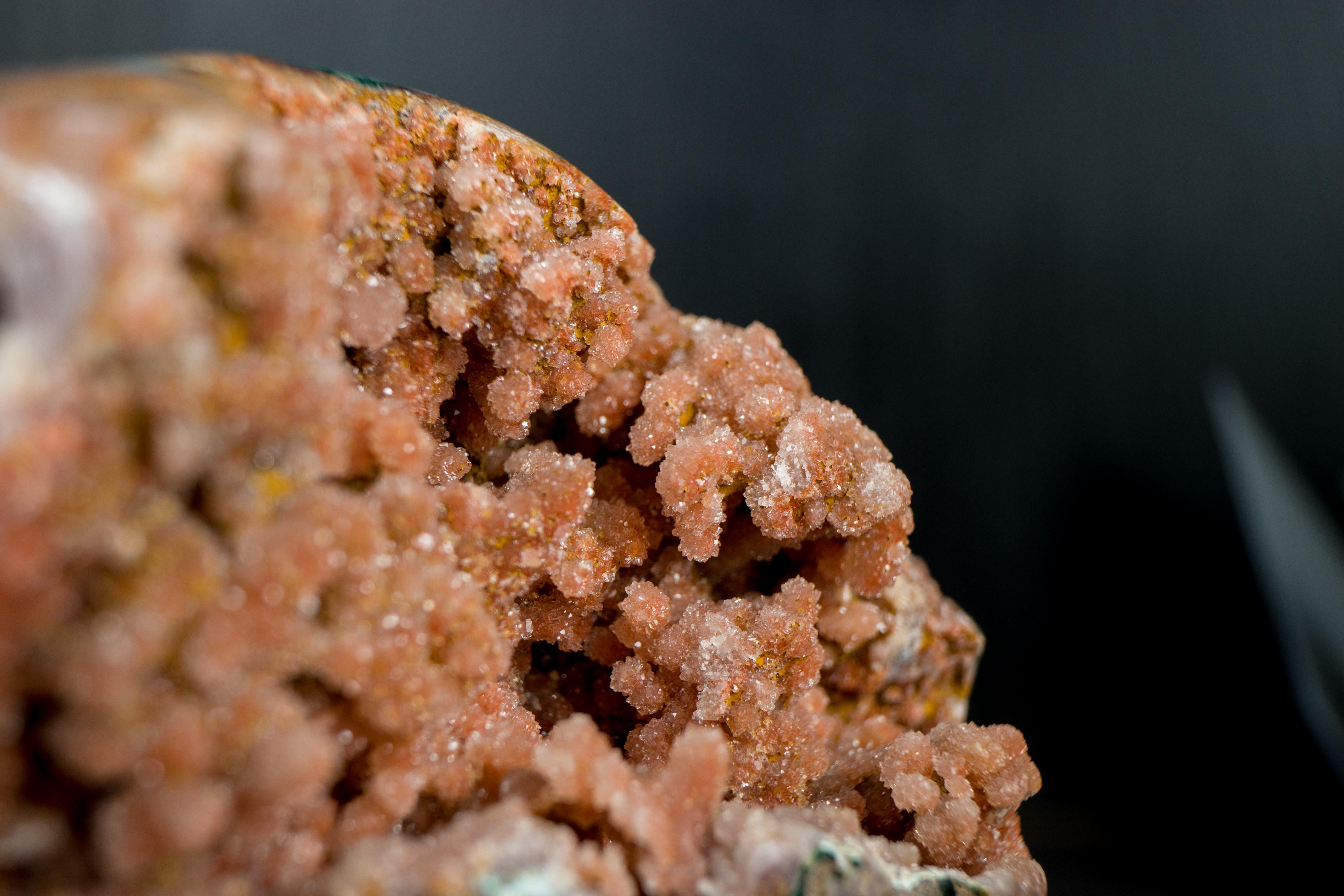 Raro cristallo di ametista rosa e rosso con druzy galattico su globi botrioidali In condizioni Nuovo in vendita a Ametista Do Sul, BR