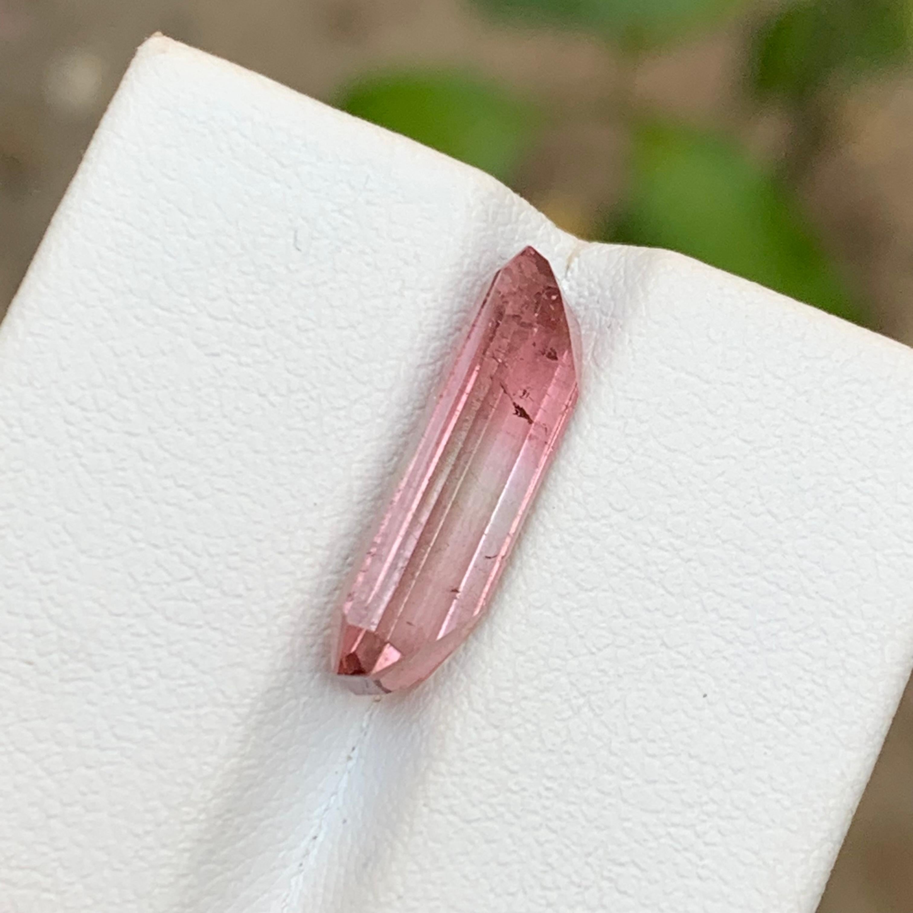 Rare Pink Bicolor Natural Tourmaline Gemstone, 4.90 Ct Emerald Cut for Jewelry In New Condition For Sale In Peshawar, PK