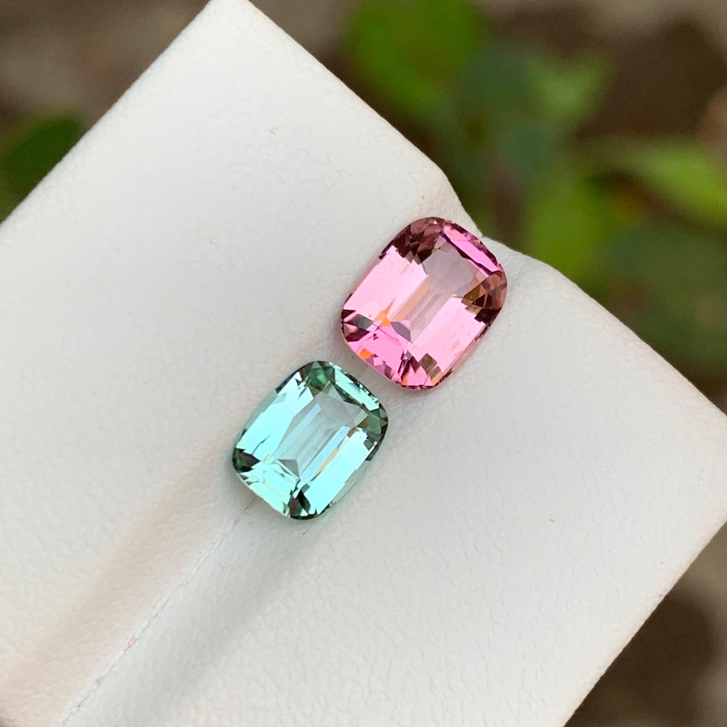 TYPE DE PIERRE GEMME : Tourmaline
PIÈCE(S) : 2
Poids : 2,90 carats
FORME : Coupe coussin
TAILLE (MM) : 
Rose 1,70 carat : 8,46 x 6,46 x 4,29
Seafoam 1,20 carat : 7,43 x 5,81 x 3,60
COULEUR : L'une des gemmes présente une teinte rose rare et