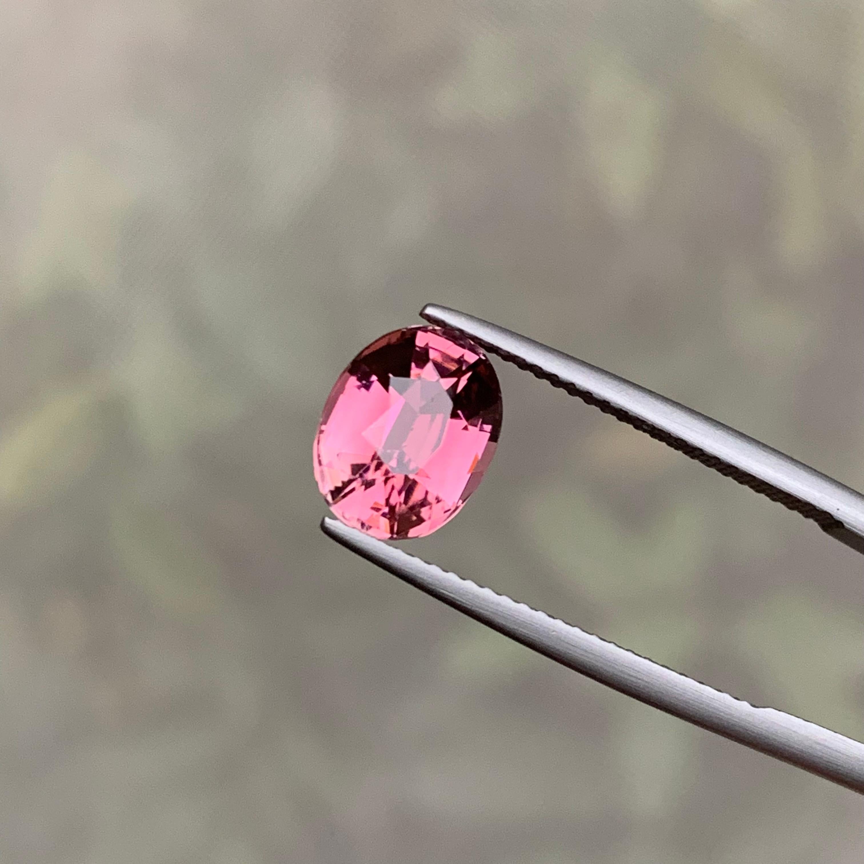 Tourmaline naturelle afghane rose rare, pierre précieuse non sertie de 2,75 carats, tailleushion pour bague Unisexe en vente