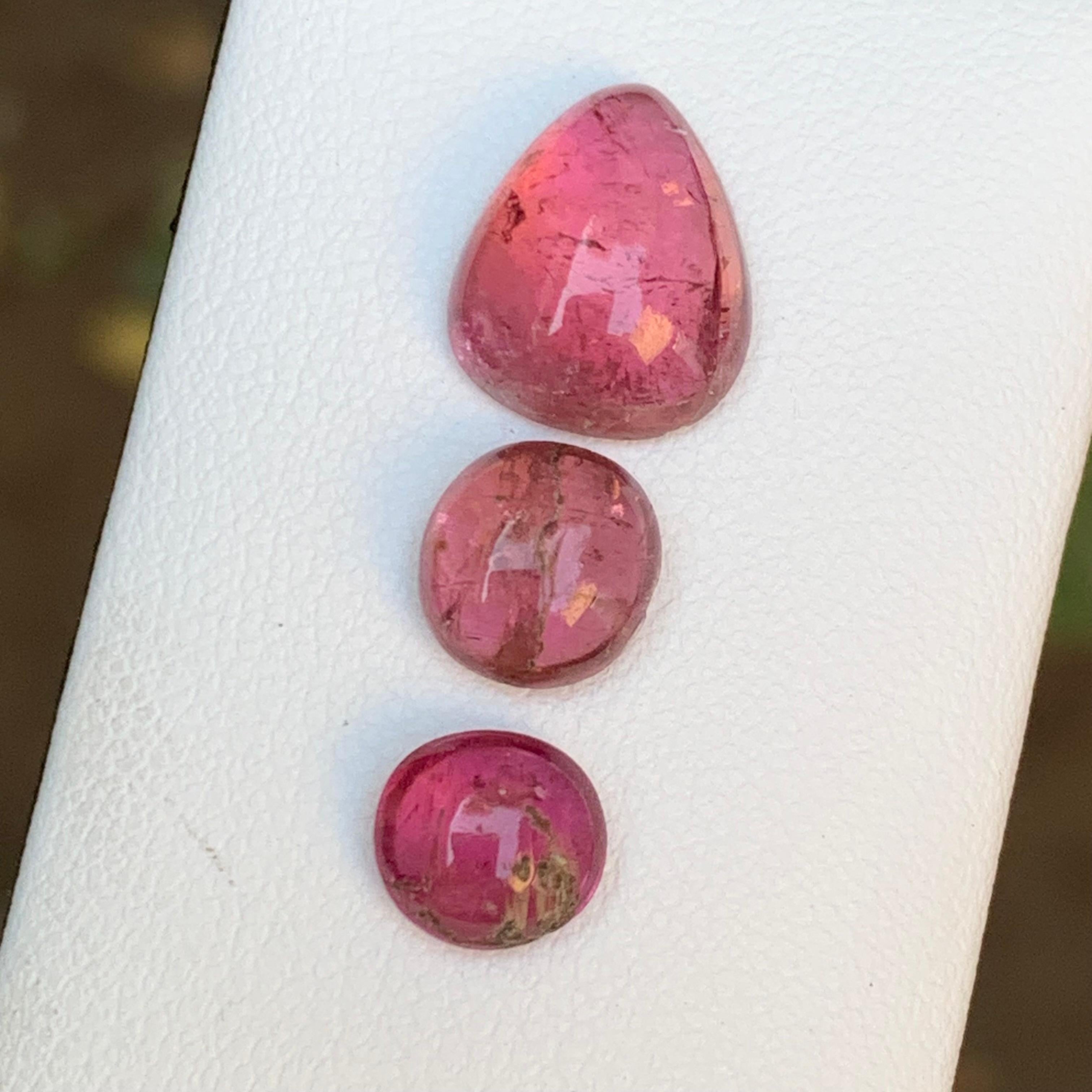 Seltene rosa natürliche Turmalin-Cabochons, 8,10 Karat birnenförmige und runde Form für Schmuck (Zeitgenössisch)