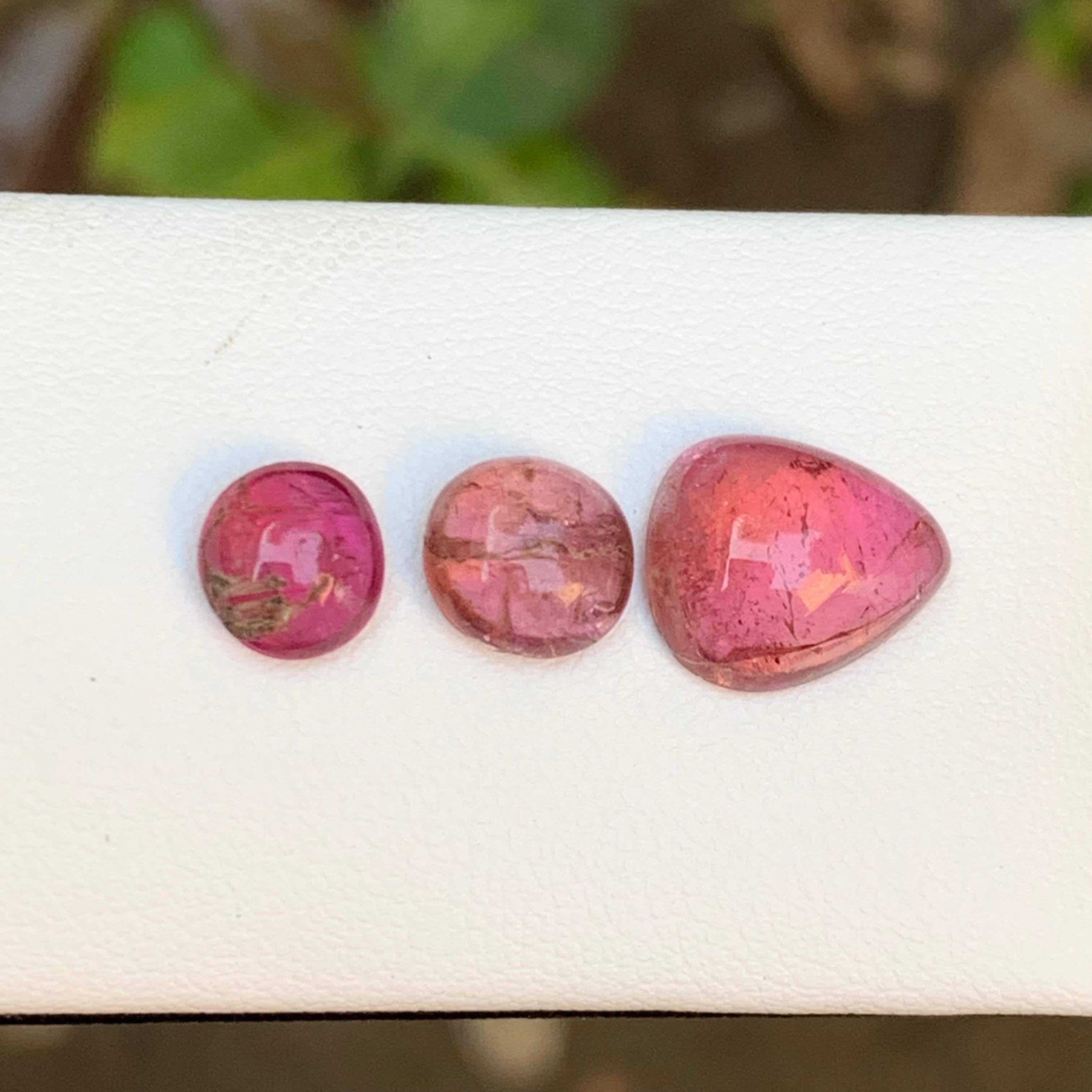 Seltene rosa natürliche Turmalin-Cabochons, 8,10 Karat birnenförmige und runde Form für Schmuck im Zustand „Neu“ in Peshawar, PK