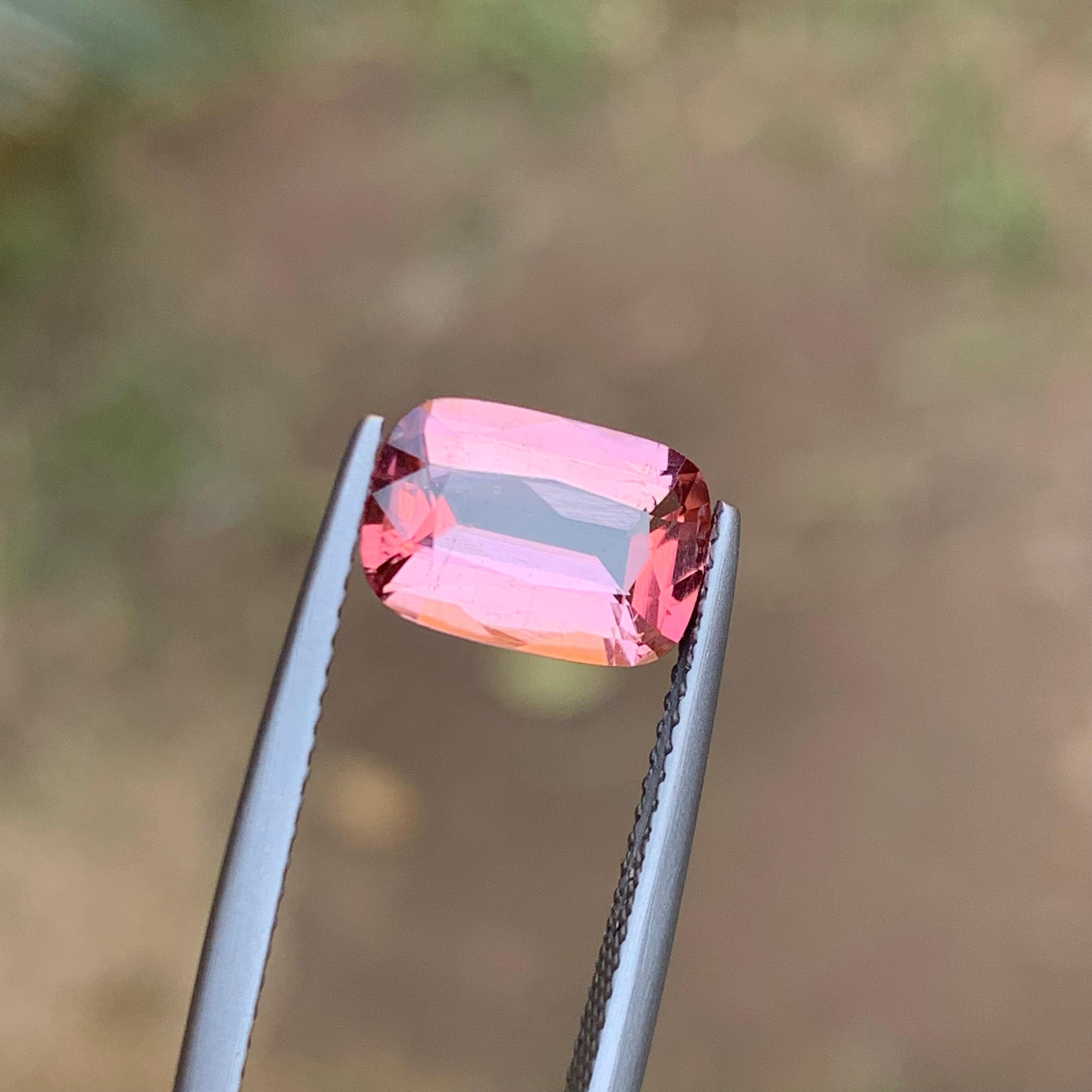 Tourmaline naturelle rose rare, pierre non sertie de 2,30 carats, taille coussin idéale pour bague en vente 5