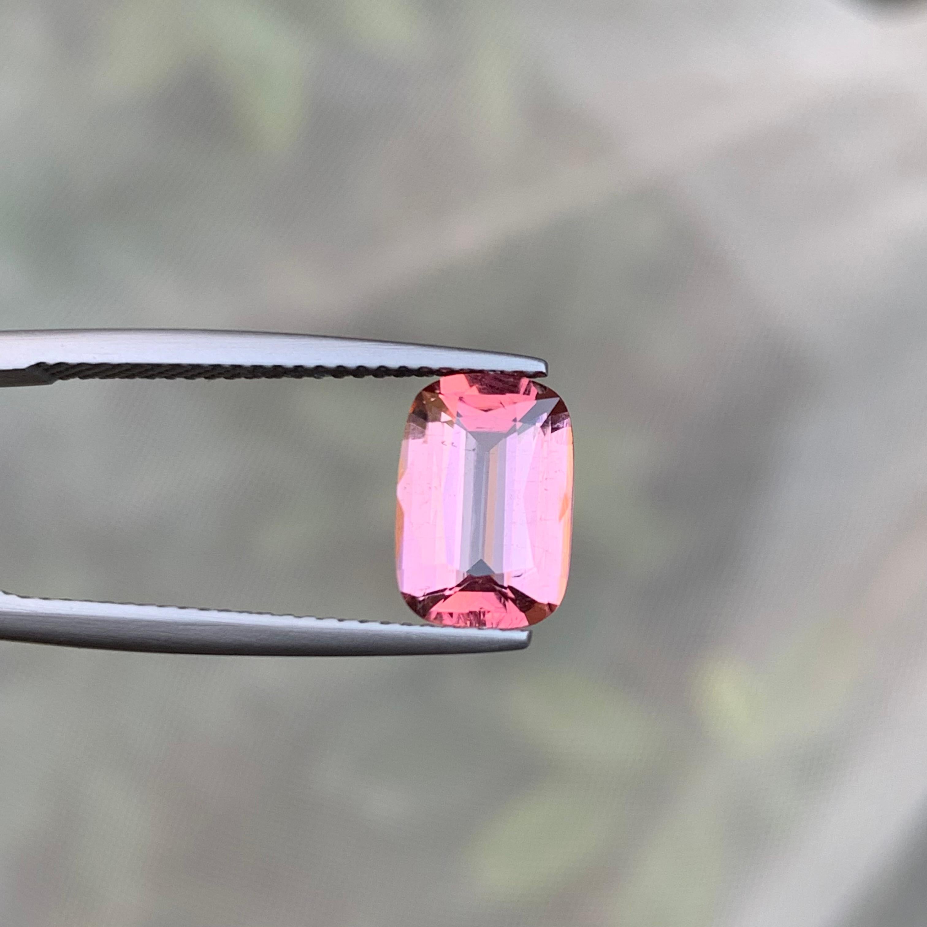 Tourmaline naturelle rose rare, pierre non sertie de 2,30 carats, taille coussin idéale pour bague en vente 6