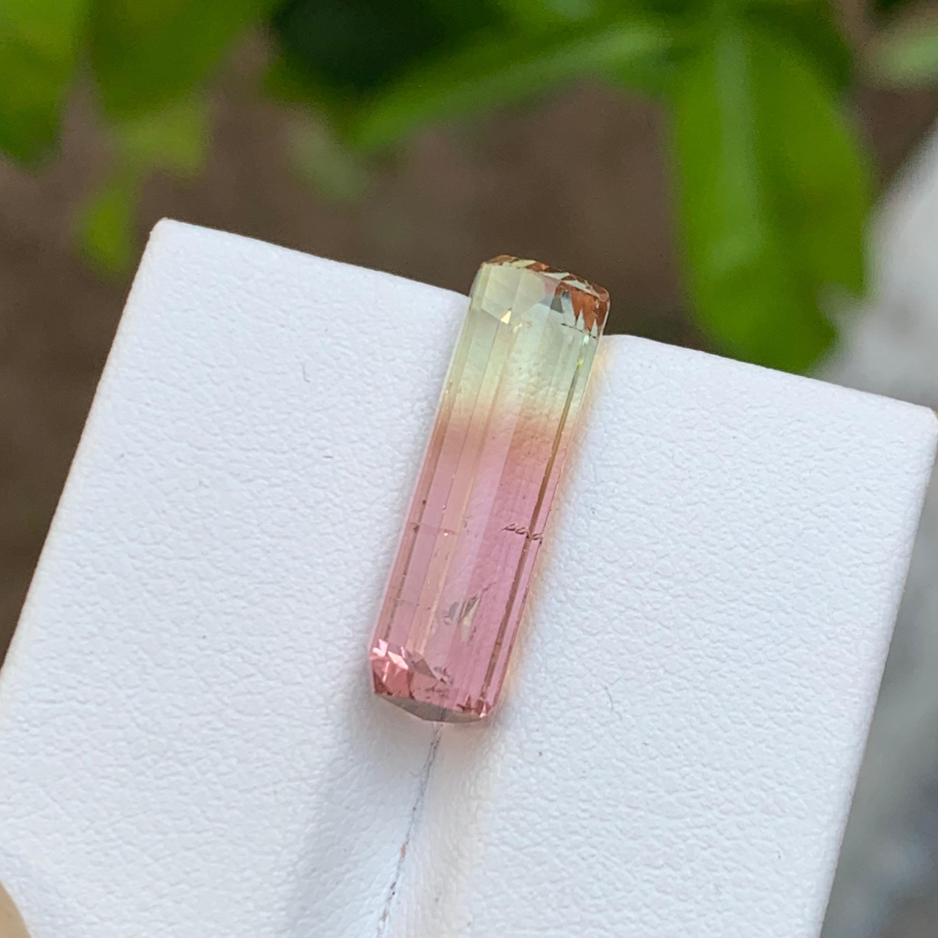 Rare Pink & Pale Green Bicolor Tourmaline Gemstone, 8.35 Ct Emerald Cut-Necklace In New Condition For Sale In Peshawar, PK