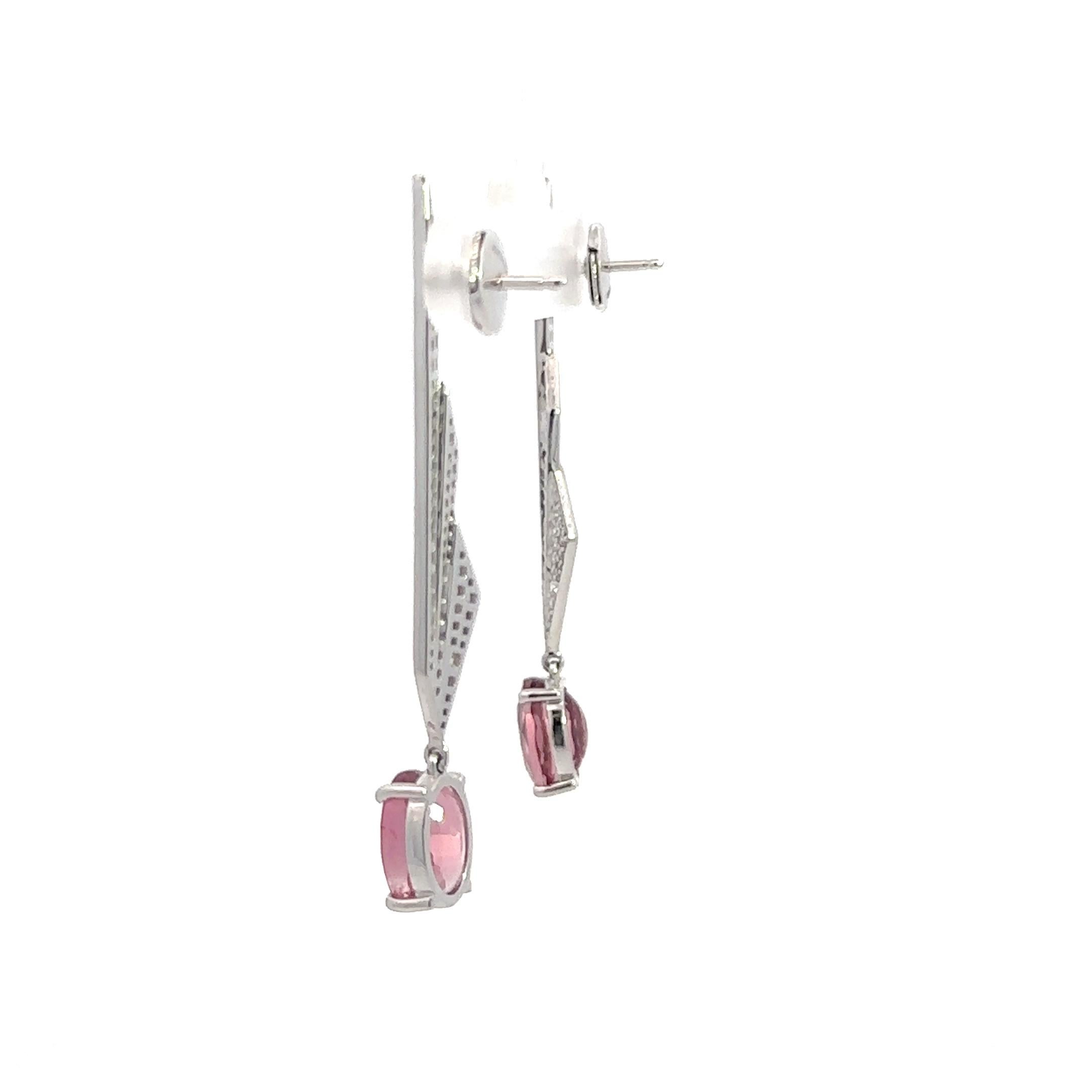 Earrings (Matching Ring Available)

18K White Gold 

Weight 6,64 GMS

Tourmaline -2/5.67 Cts Diamond-182/0.82 Ct



Embrace the timeless elegance of the Art Deco era with these stunning earrings, meticulously crafted from 6.64 grams of 18k white