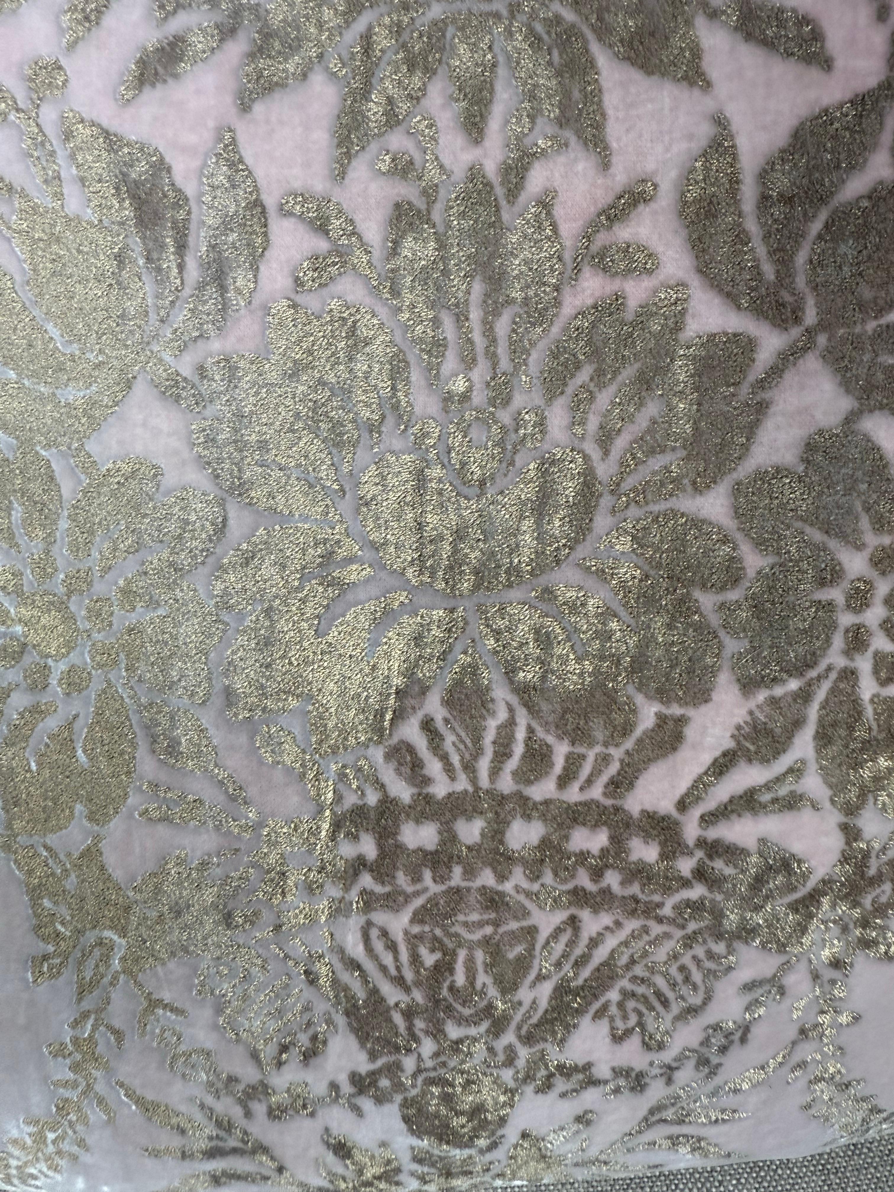 Raros cojines Fortuny de terciopelo rosa en Nuevo estado para la venta en Los Angeles, CA