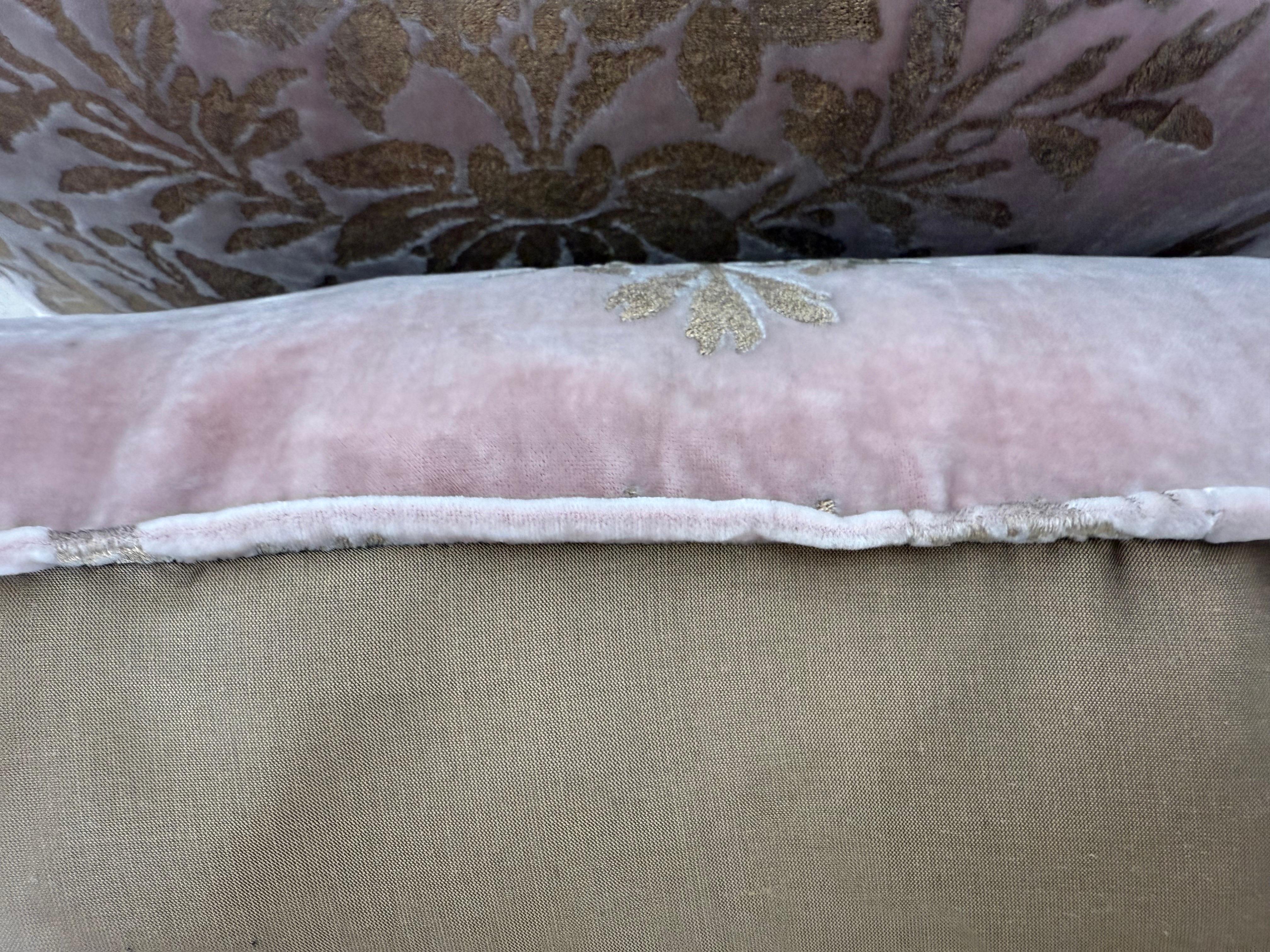 Raros cojines Fortuny de terciopelo rosa Seda en venta