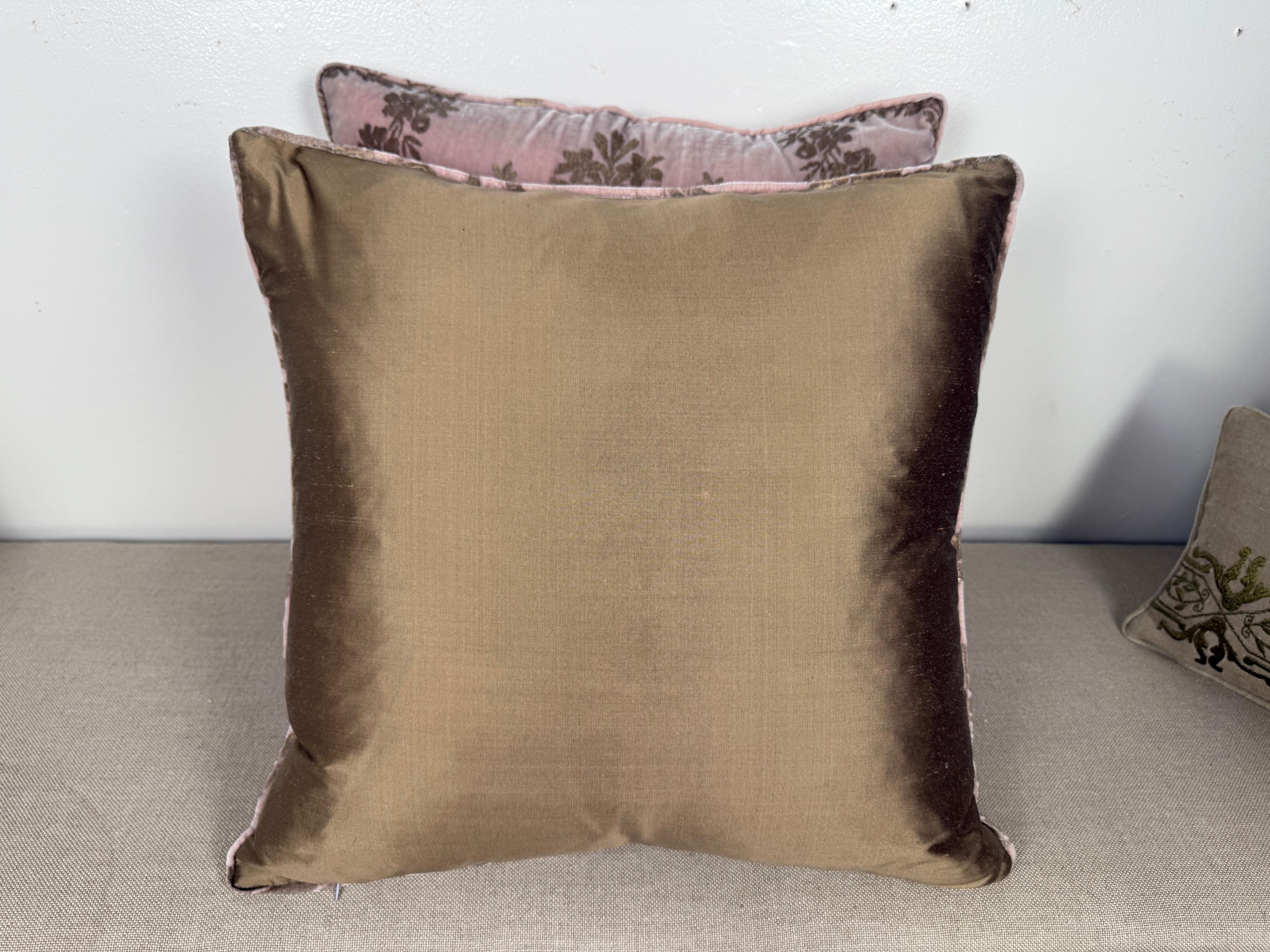 Raros cojines Fortuny de terciopelo rosa en venta 1