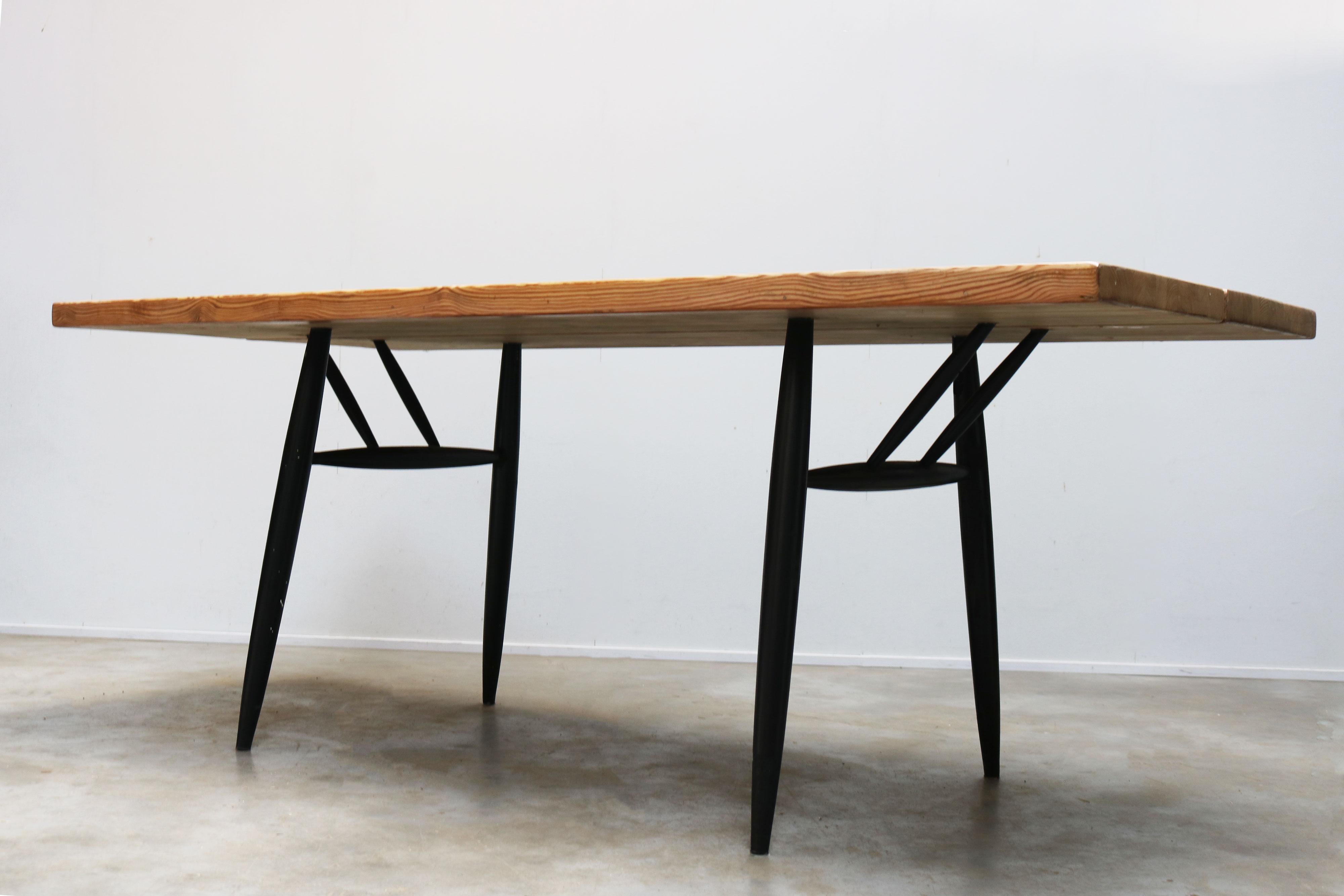 Raro set da pranzo di design ''Pirkka'' di Ilmari Tapiovaara per Laukaan Puu 1955 In condizioni buone in vendita a Ijzendijke, NL
