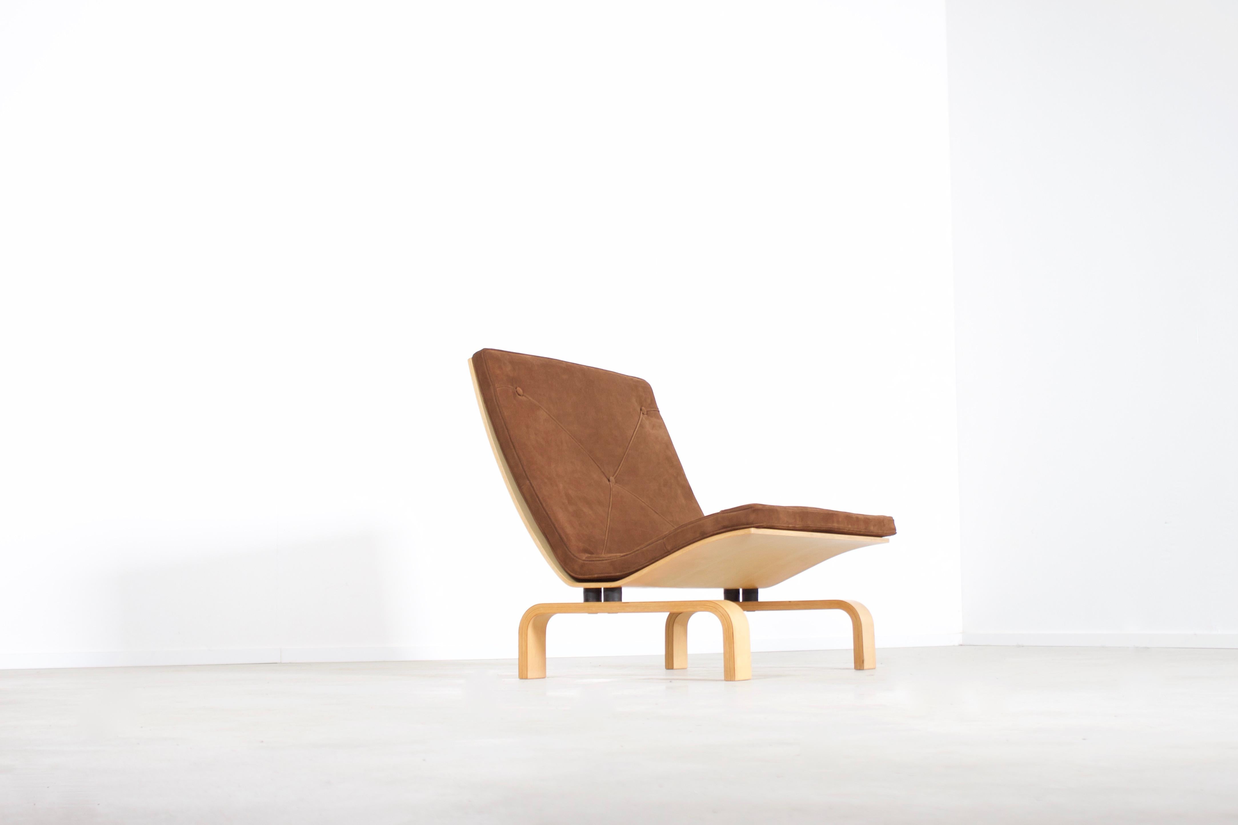 Impressive PK27 easy chair in excellent condition.

Designed by Poul Kjaerholm, Denmark

Manufactured by E. Kold Christensen

These chairs were only produced for three years, between 1971 and 1974

It is constructed of a bent plywood shell, covered