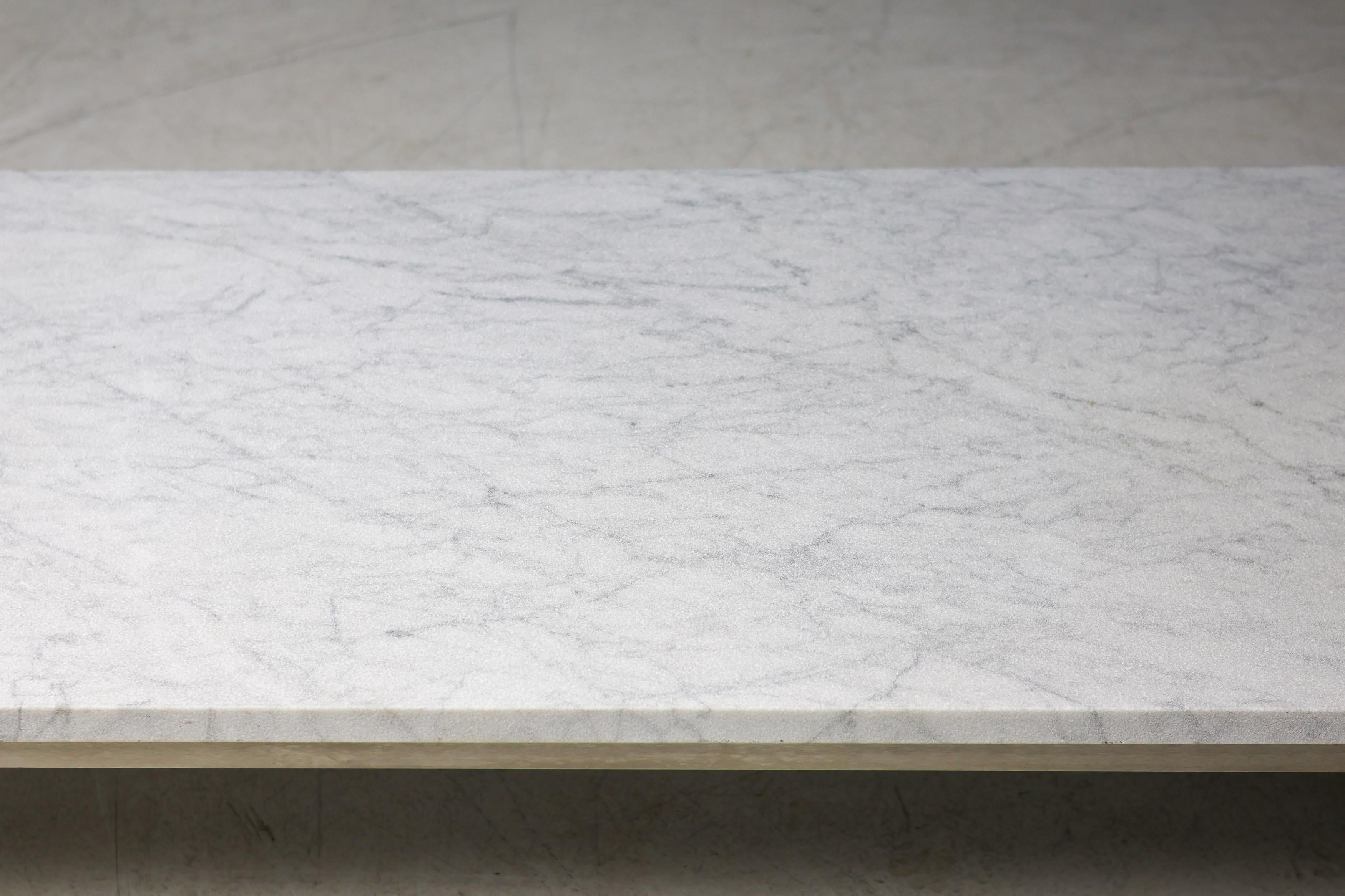 Rara mesa de centro de mármol laminado PK63 Flint de Poul Kjærholm en venta 6