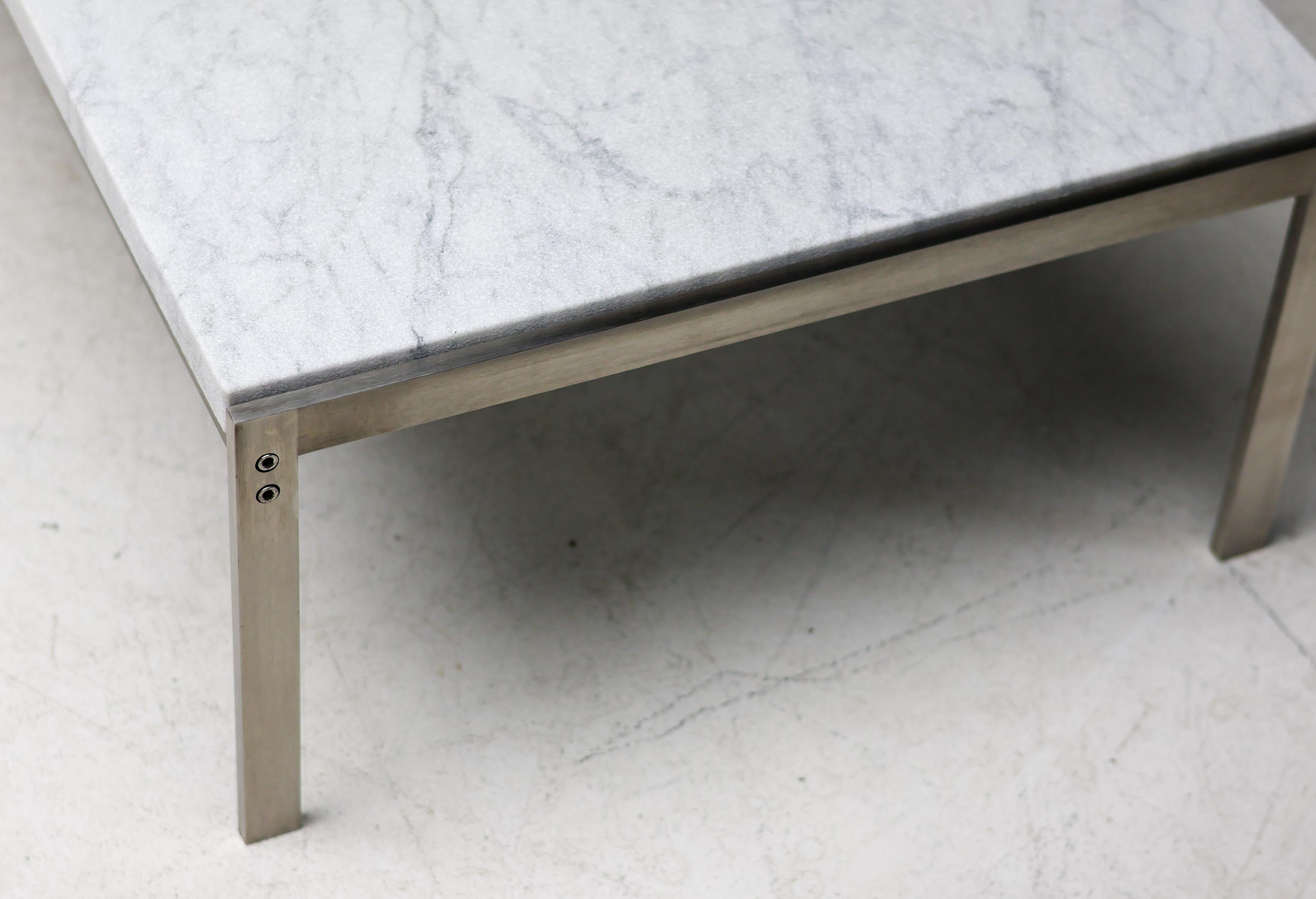 Rara mesa de centro de mármol laminado PK63 Flint de Poul Kjærholm siglo XX en venta