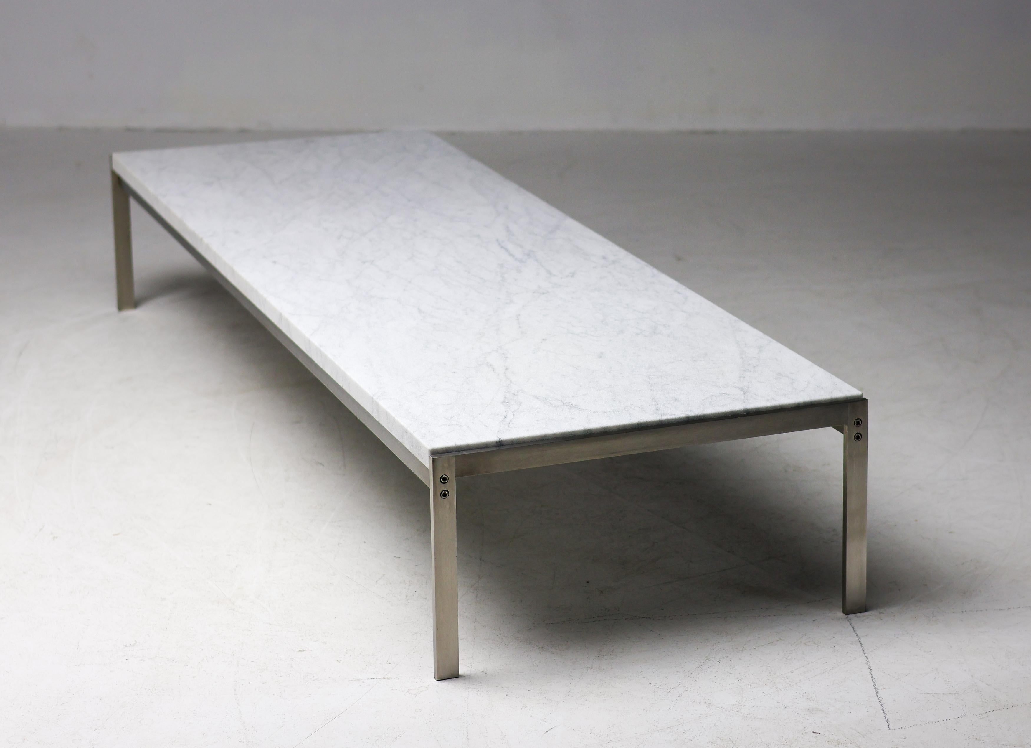 Rara mesa de centro de mármol laminado PK63 Flint de Poul Kjærholm en venta 1