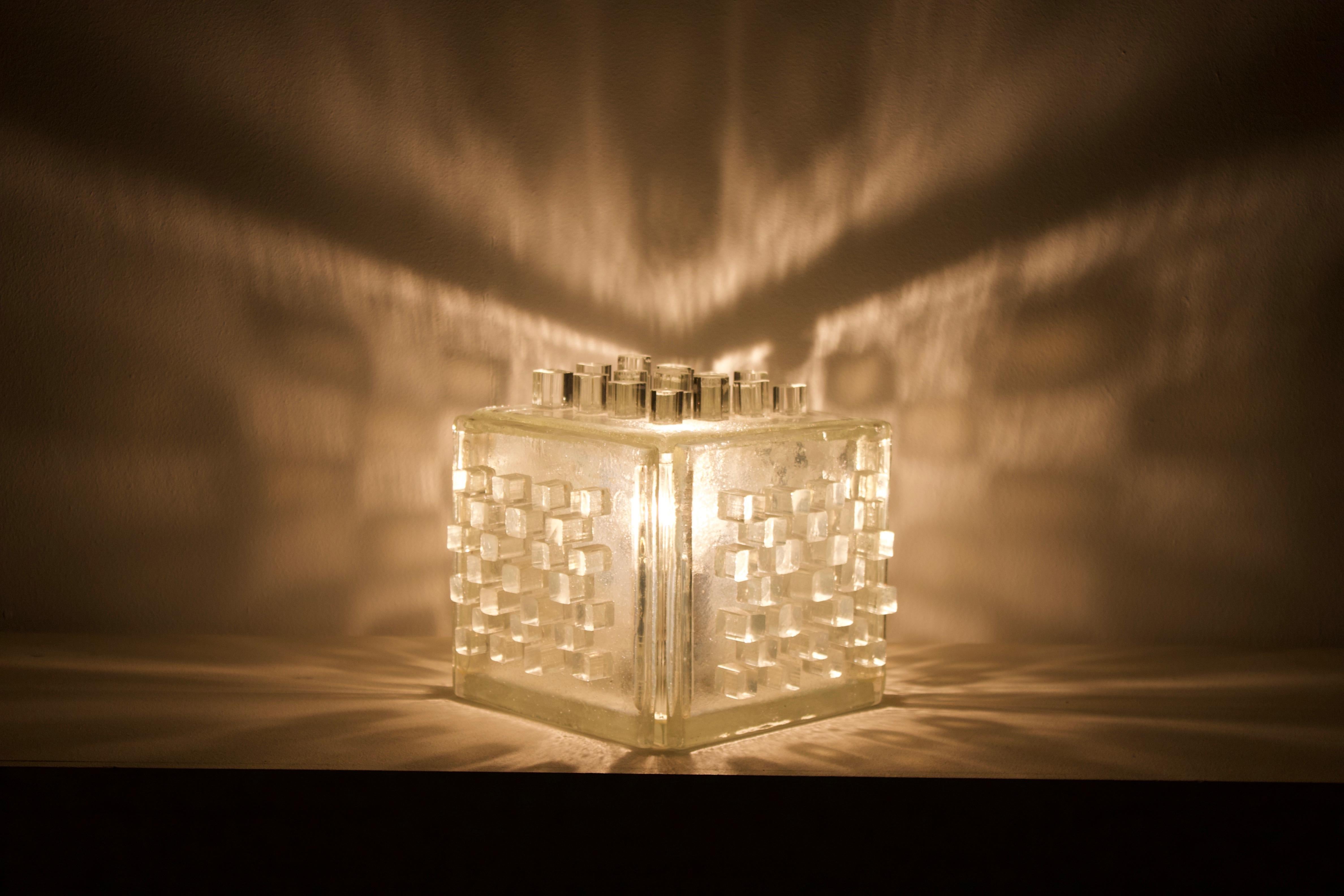 Rare Poliarte ‘Apis’ Table Lamp Made of Raw Crystal, 1960s In Excellent Condition For Sale In Echt, NL