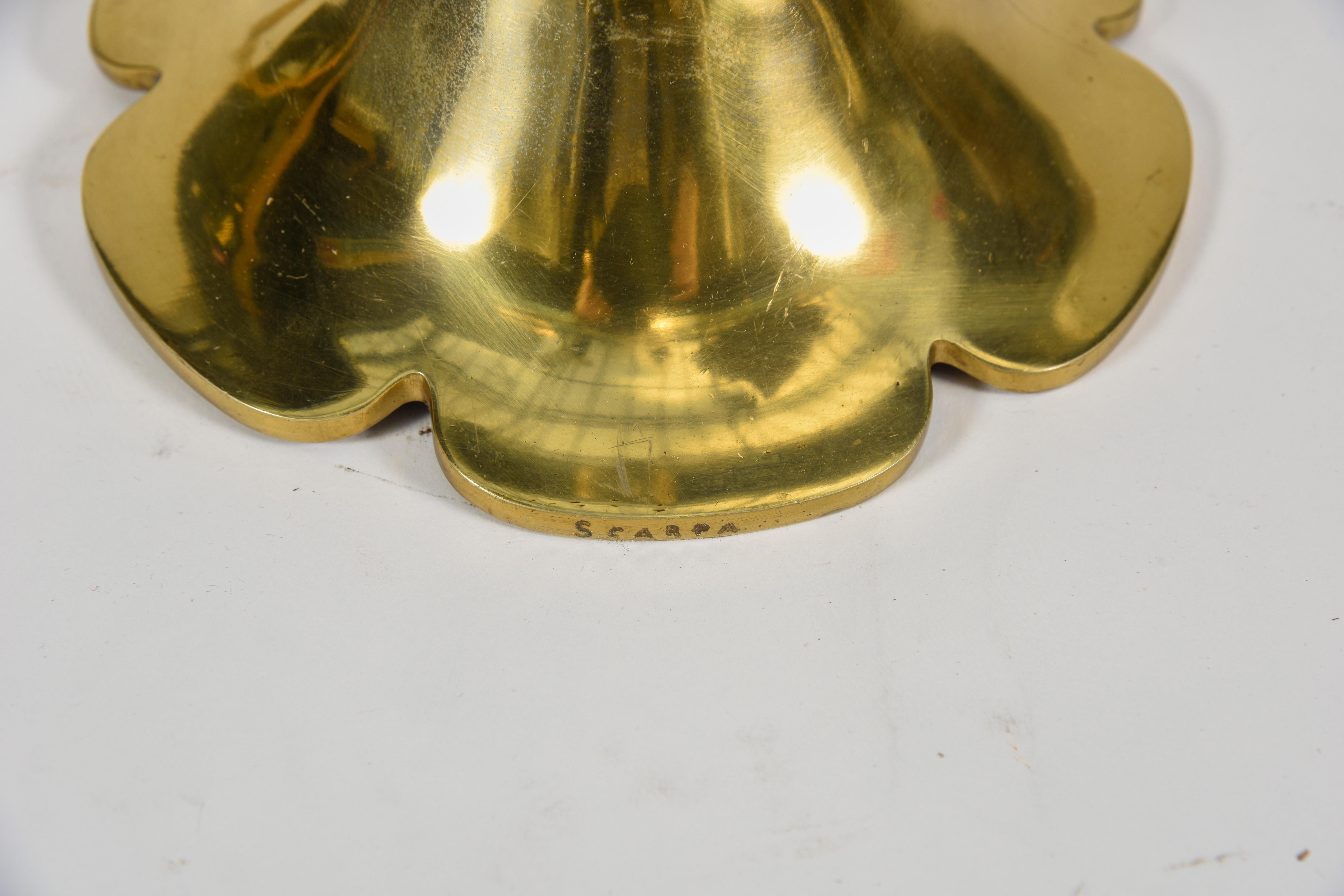 Français Rare lampe de bureau en bronze poli signée par Riccardo Scarpa en vente