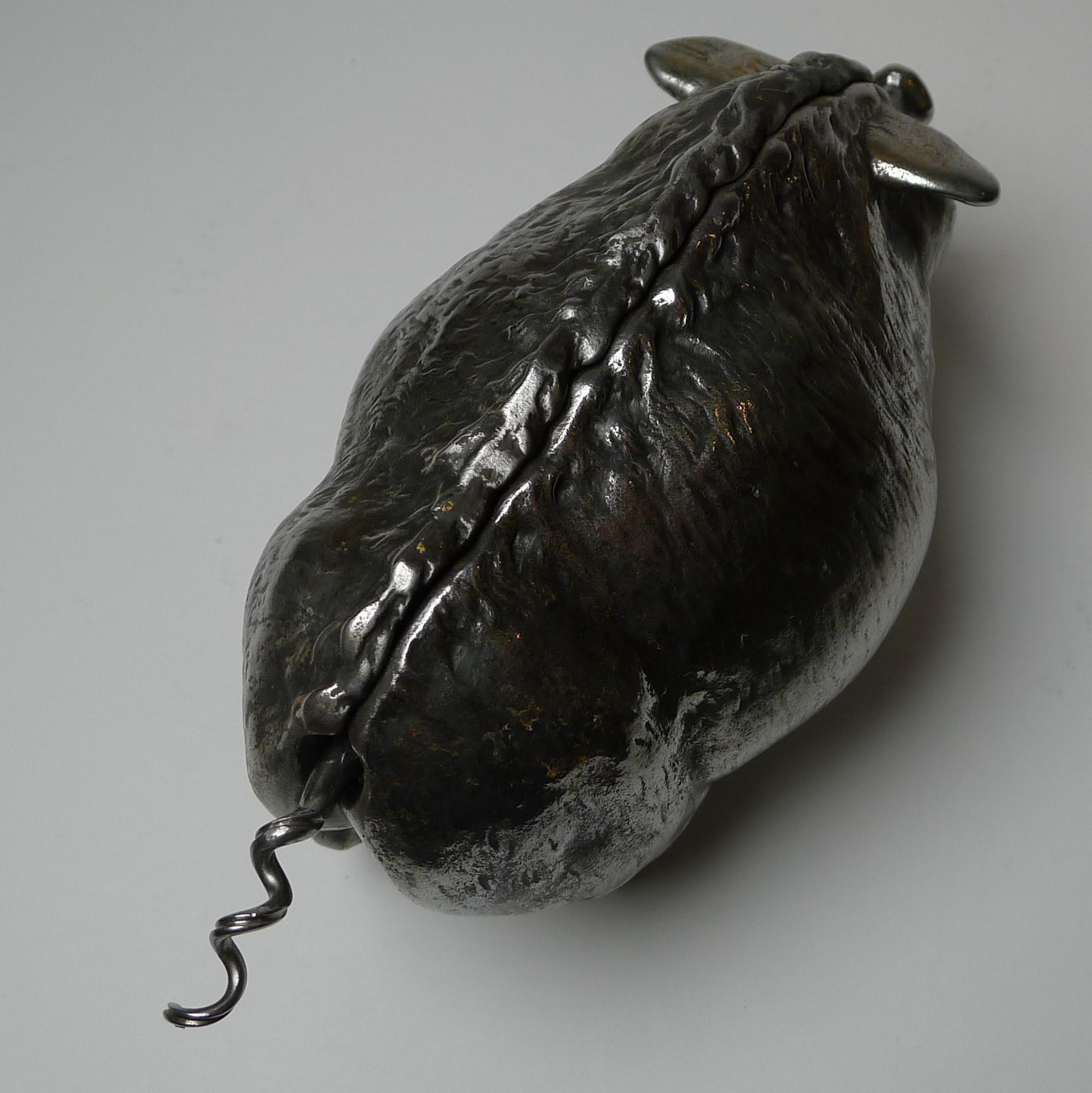 Rare cloche mcanique de porc/chauve-souris polie, vers 1890 Bon état - En vente à Bath, GB