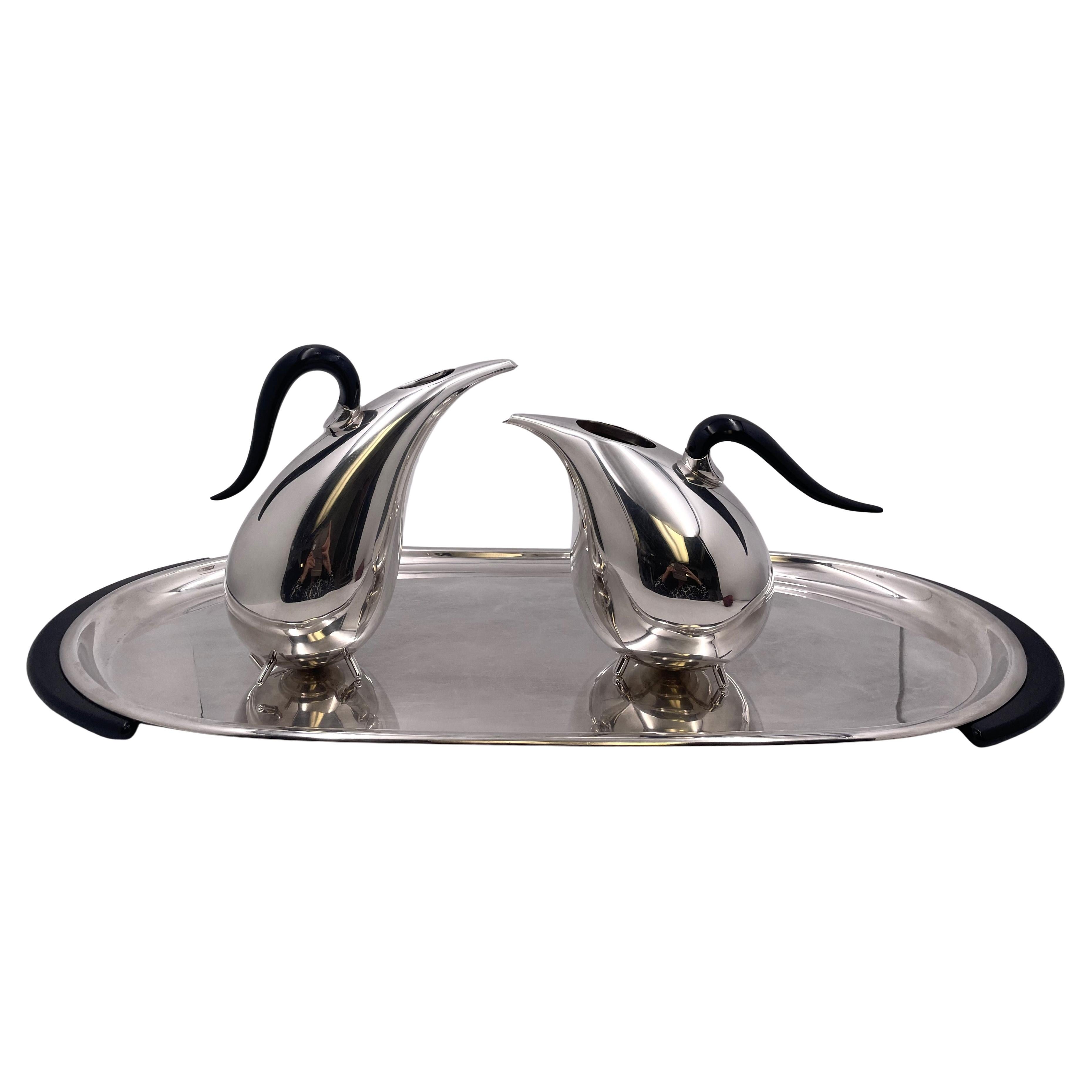 Raro set di 2 brocche in argento sterling di Pomellato su vassoio, metà del secolo scorso.