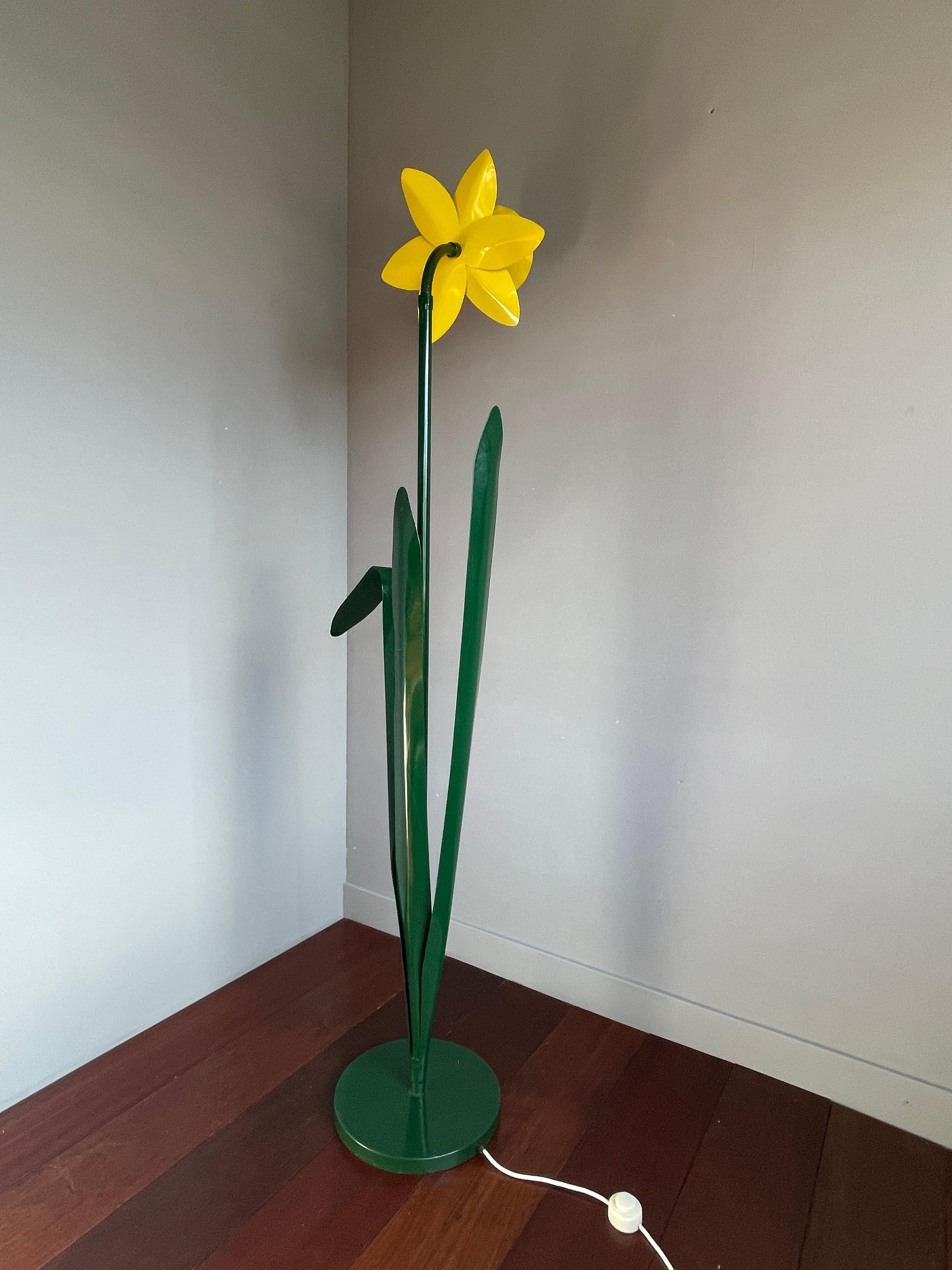 Seltene Pop Art Narzissengrün & Gelb bemalte Metall Stehlampe von Peter Bliss 2