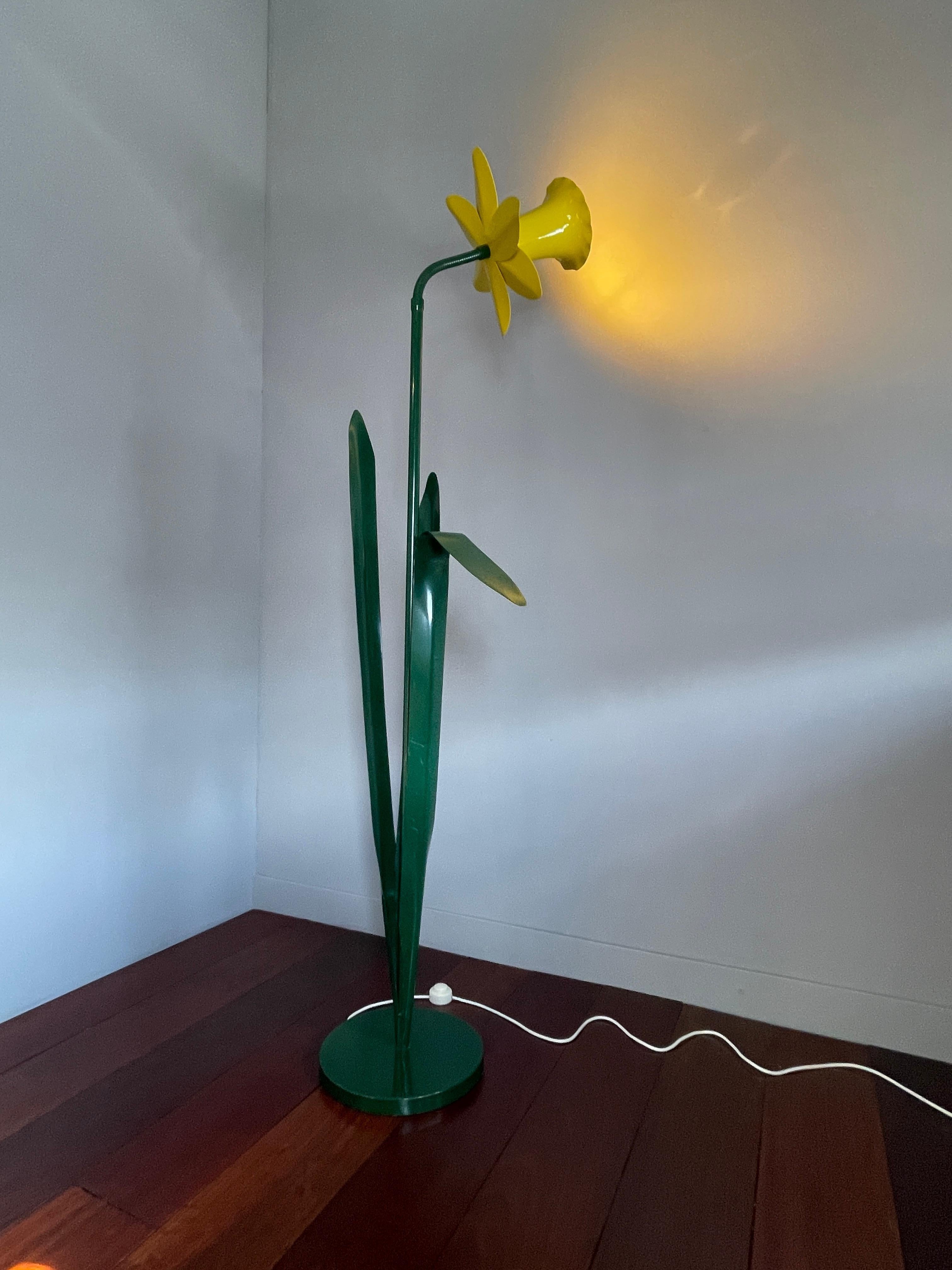 Seltene Pop Art Narzissengrün & Gelb bemalte Metall Stehlampe von Peter Bliss 7