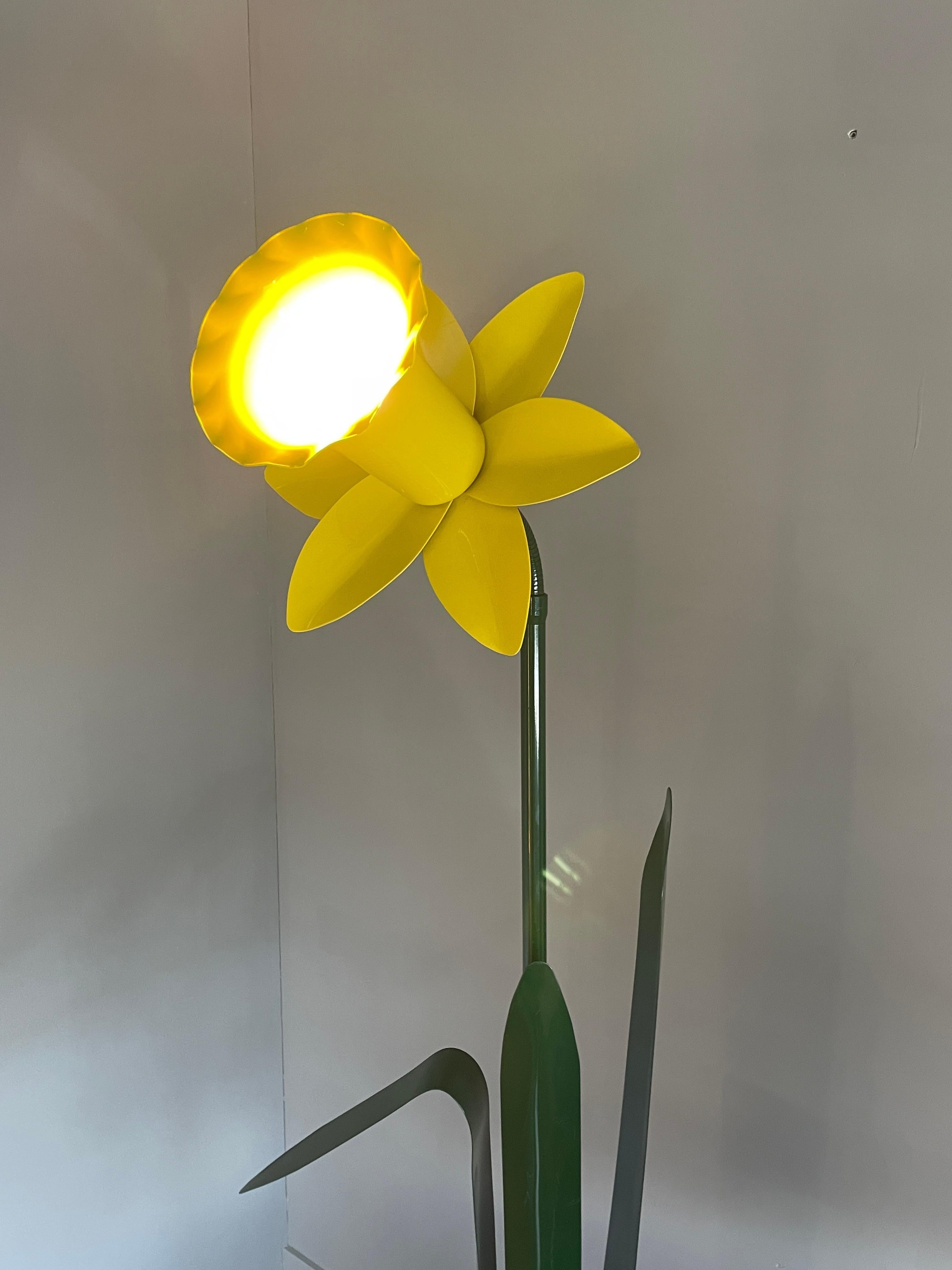 Seltene Pop Art Narzissengrün & Gelb bemalte Metall Stehlampe von Peter Bliss 8
