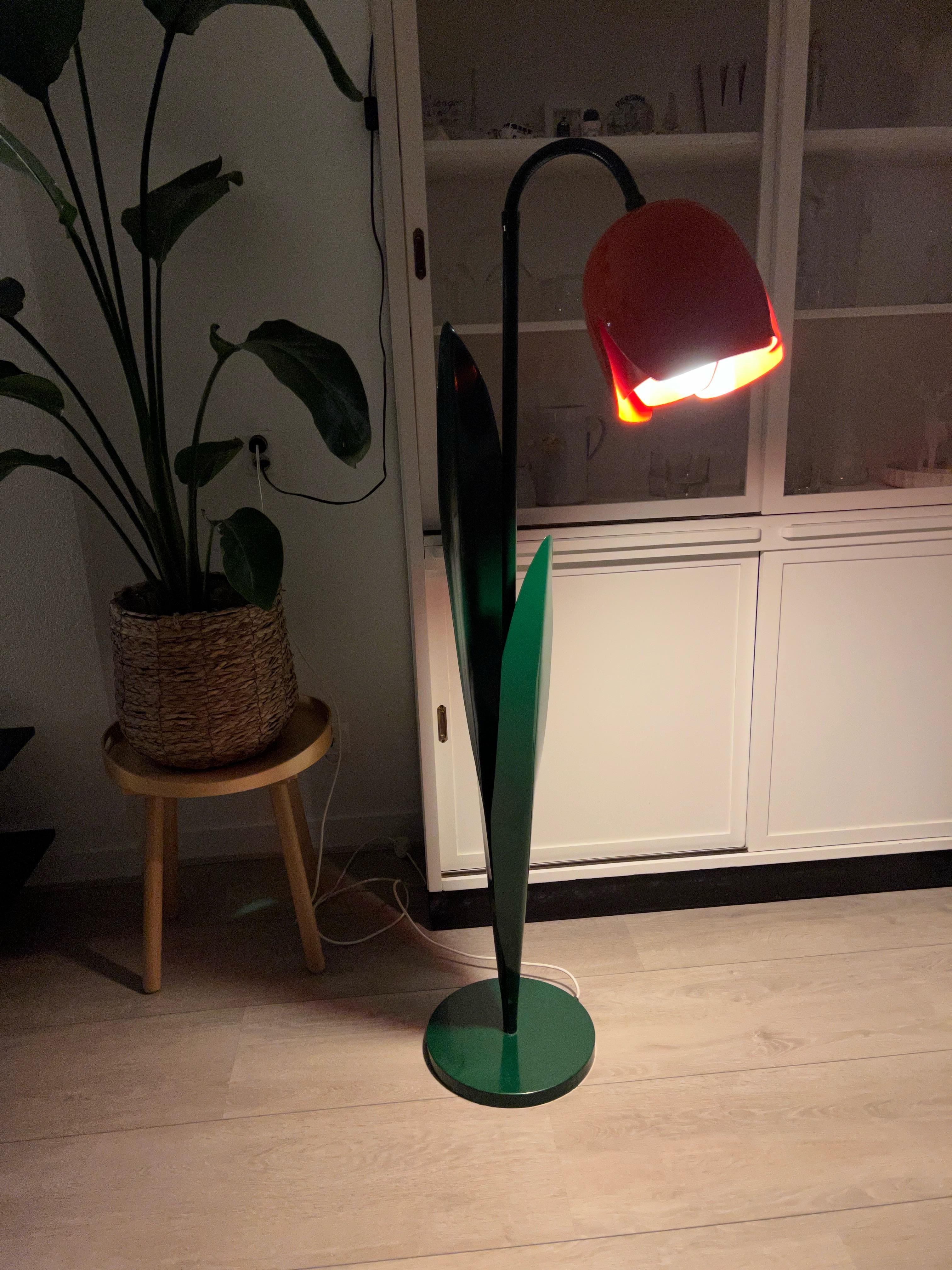 English Rare Pop Art Tulip Floor Lamp in Green and Red Painted Metal by Bliss UK 1980s
