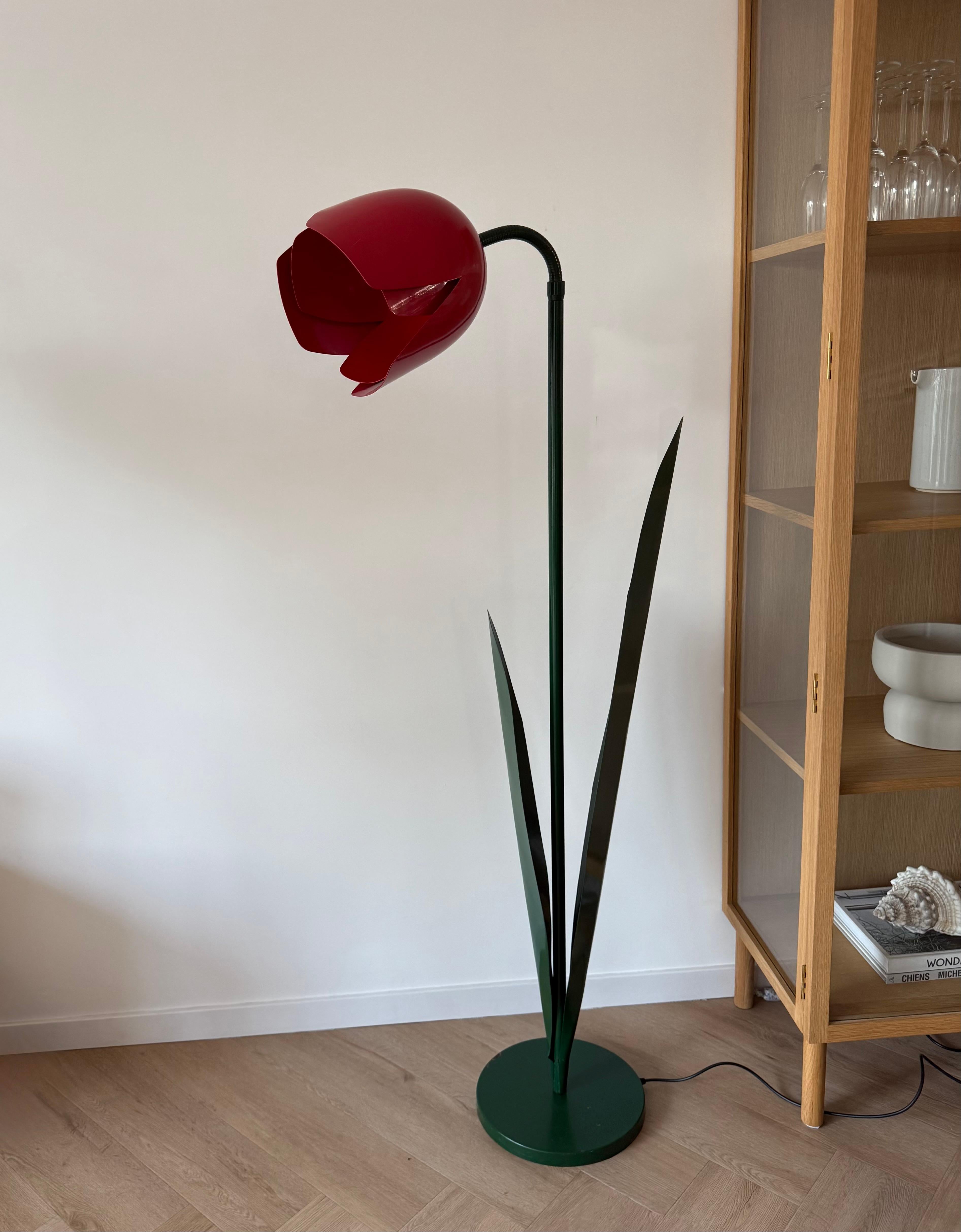 Seltene Pop Art Tulip Stehlampe in grün & rot lackiertem Metall von Peter Bliss 1980er Jahre im Angebot 4