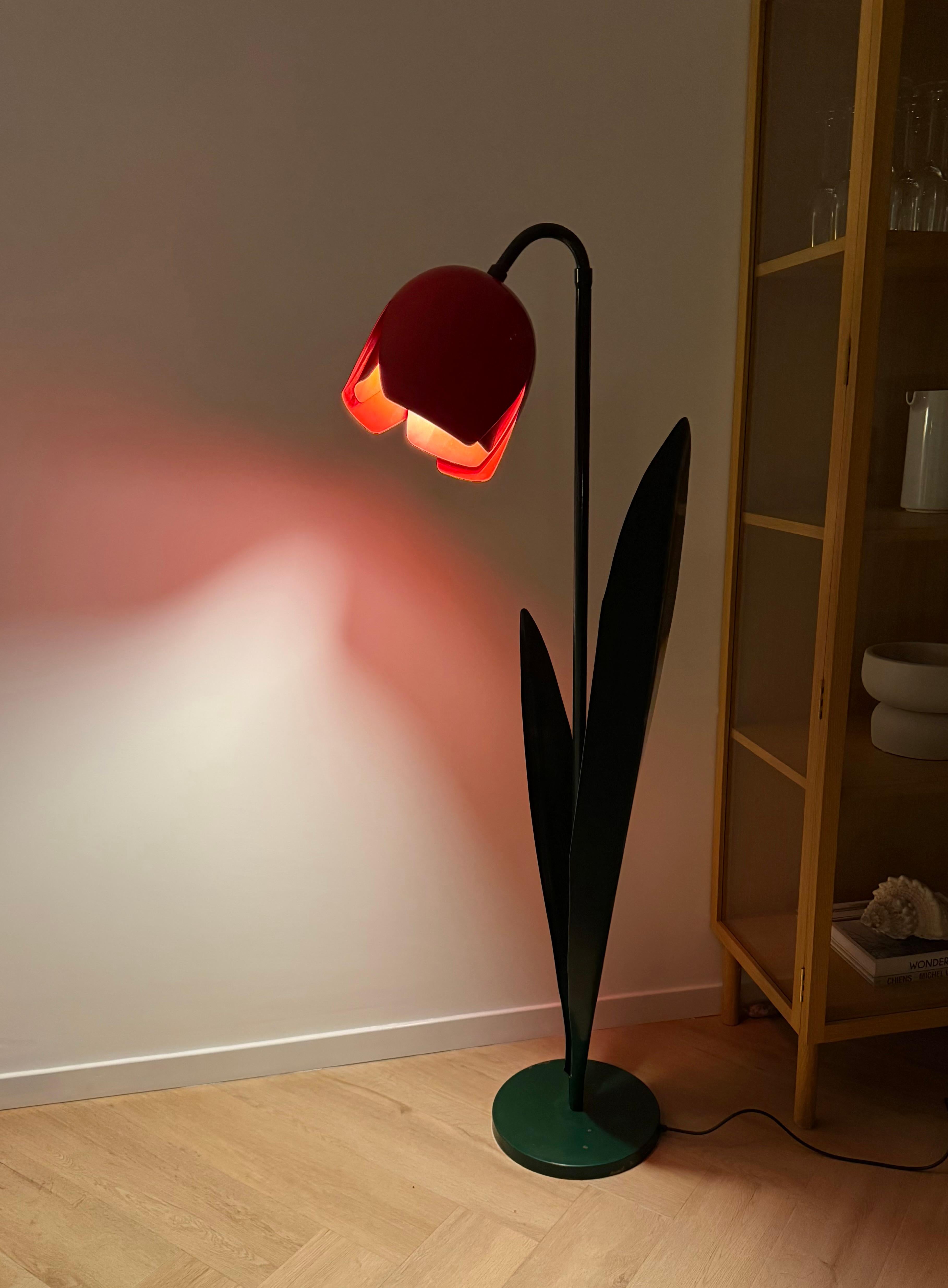 Seltene Pop Art Tulip Stehlampe in grün & rot lackiertem Metall von Peter Bliss 1980er Jahre im Angebot 7