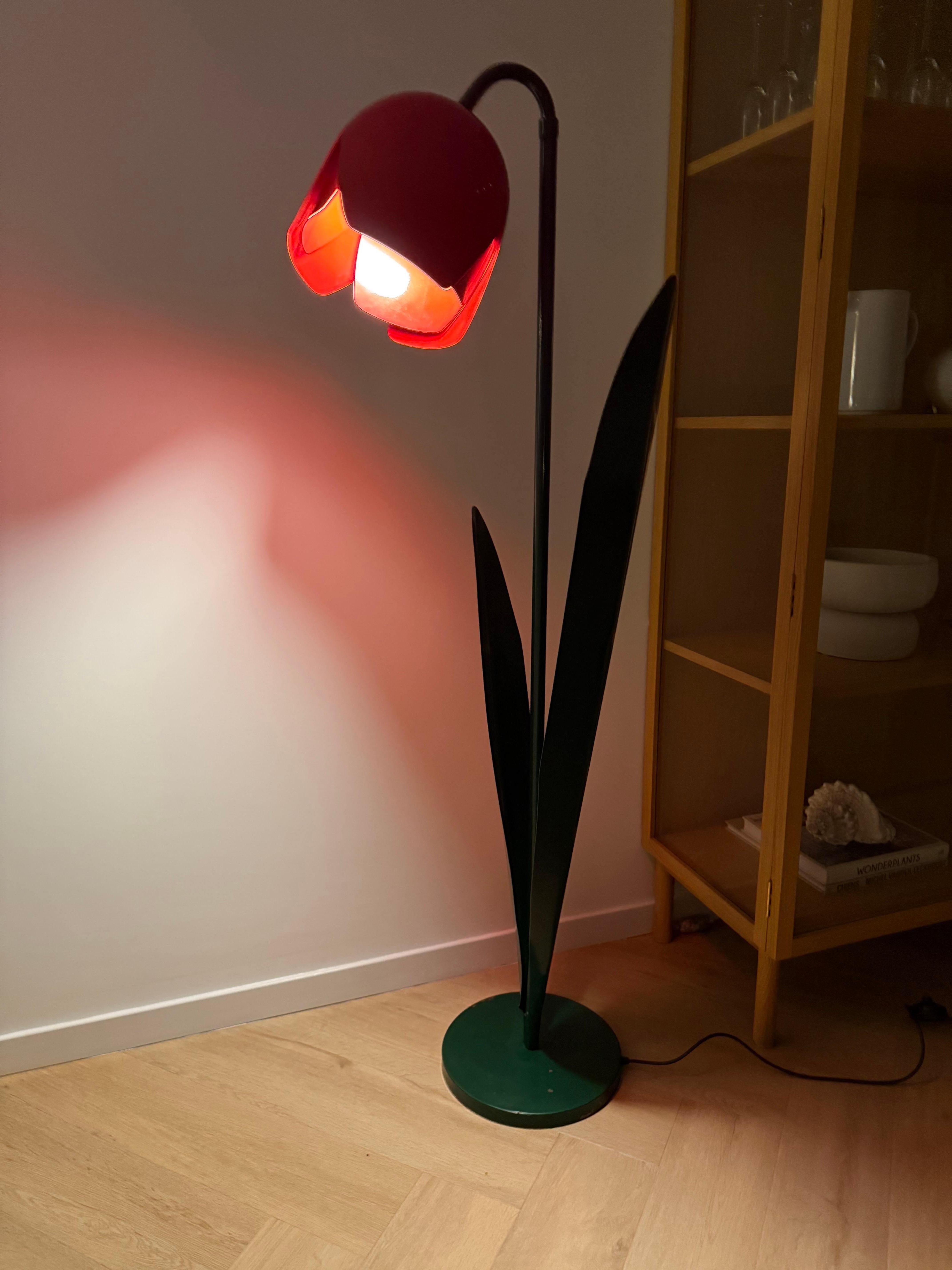 Seltene Pop Art Tulip Stehlampe in grün & rot lackiertem Metall von Peter Bliss 1980er Jahre im Angebot 8