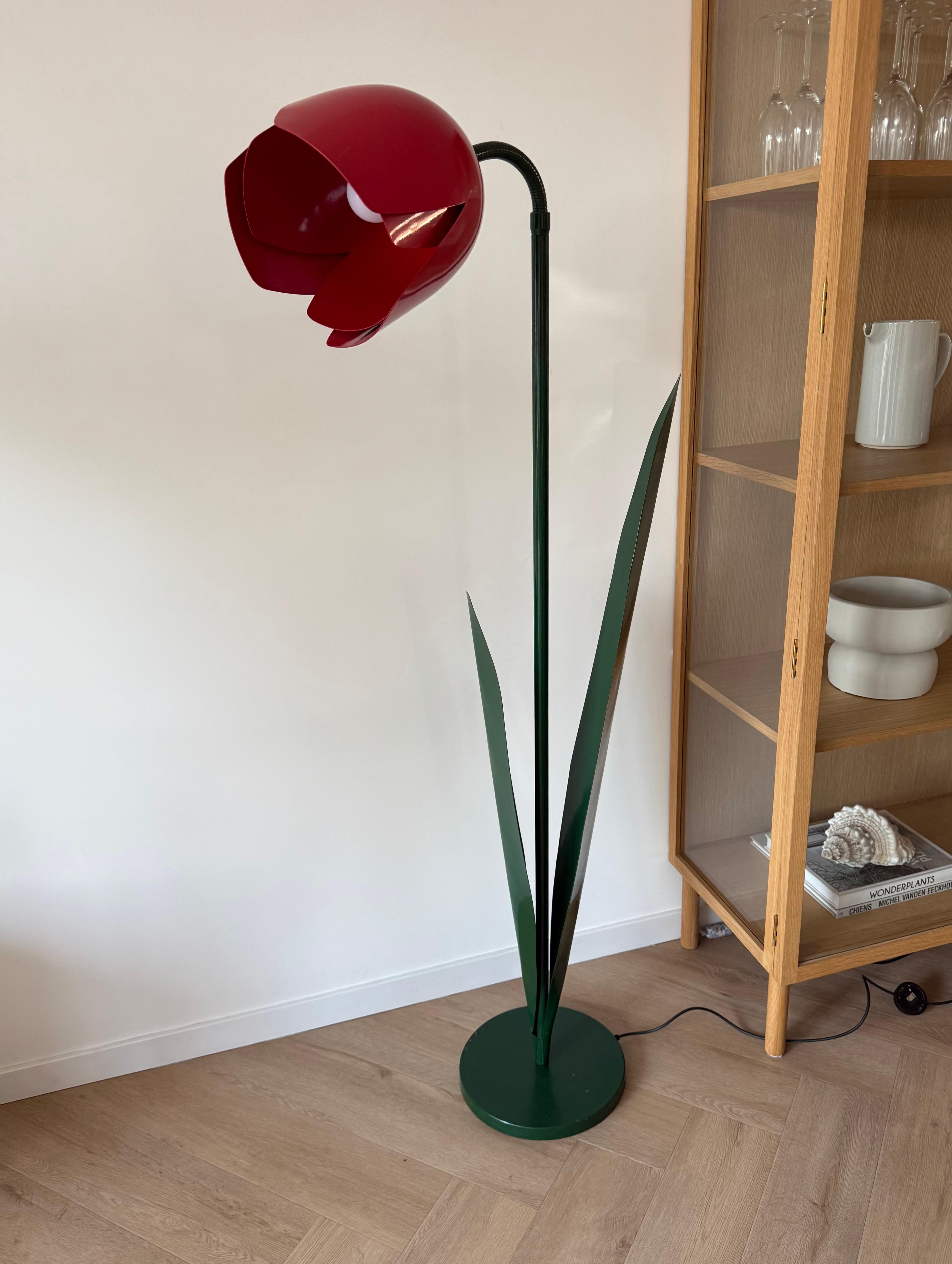 Seltene Pop Art Tulip Stehlampe in grün & rot lackiertem Metall von Peter Bliss 1980er Jahre im Angebot 9