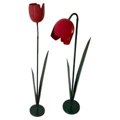 Rara lámpara de pie Pop Art Tulip en metal pintado de verde y rojo por Peter Bliss Años 80
